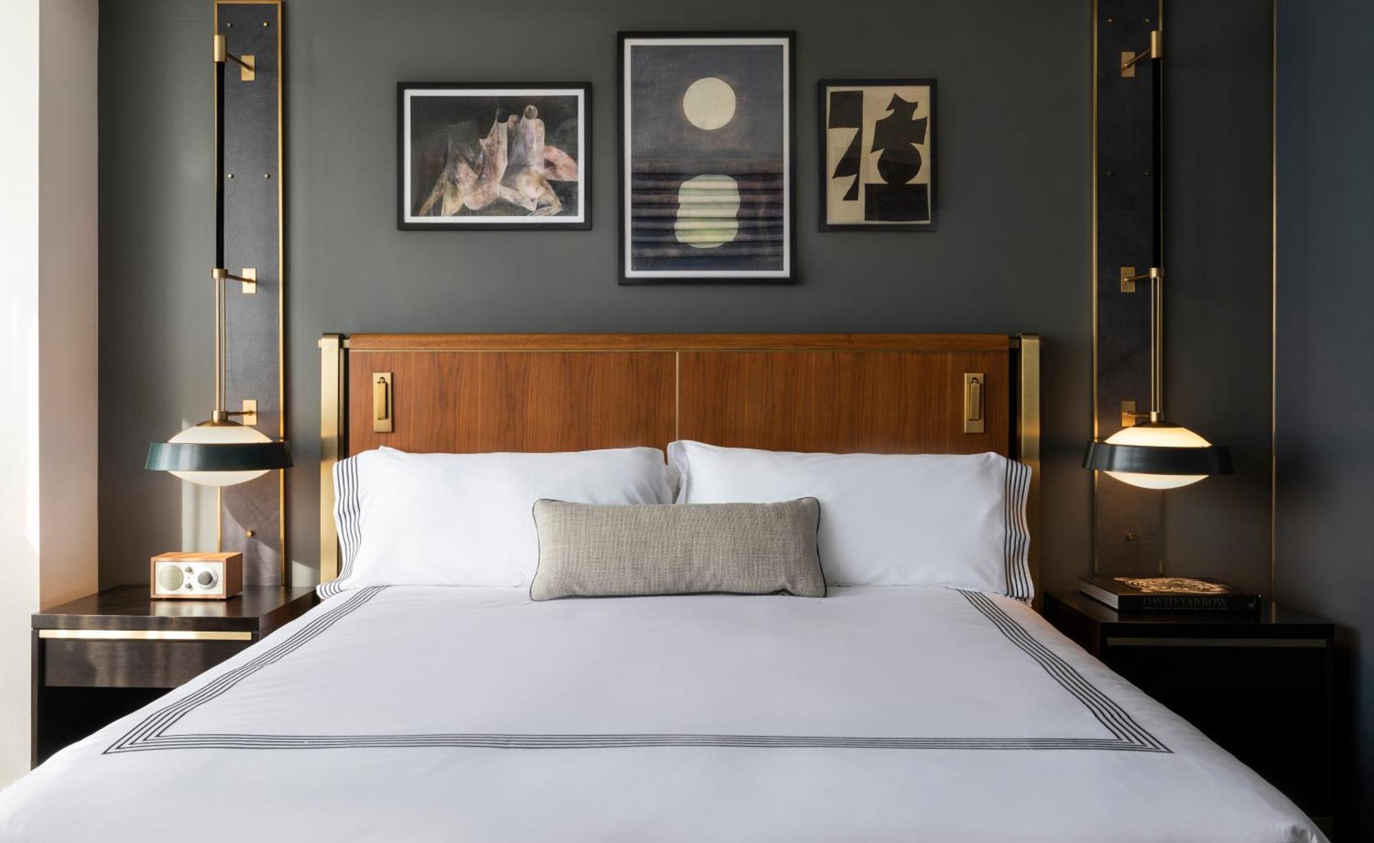 Corner King Room