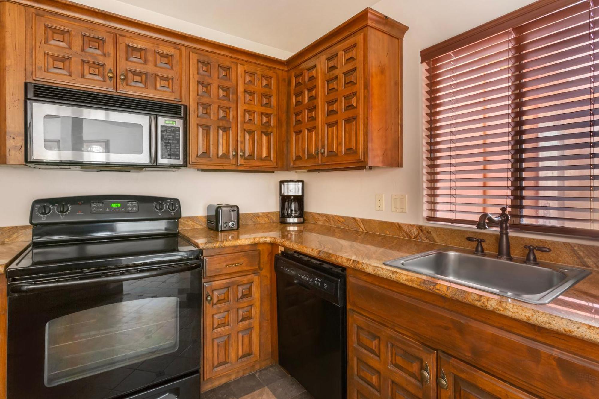 1 BEDROOM 1 KING MESA SUITE ROLL SHOWER