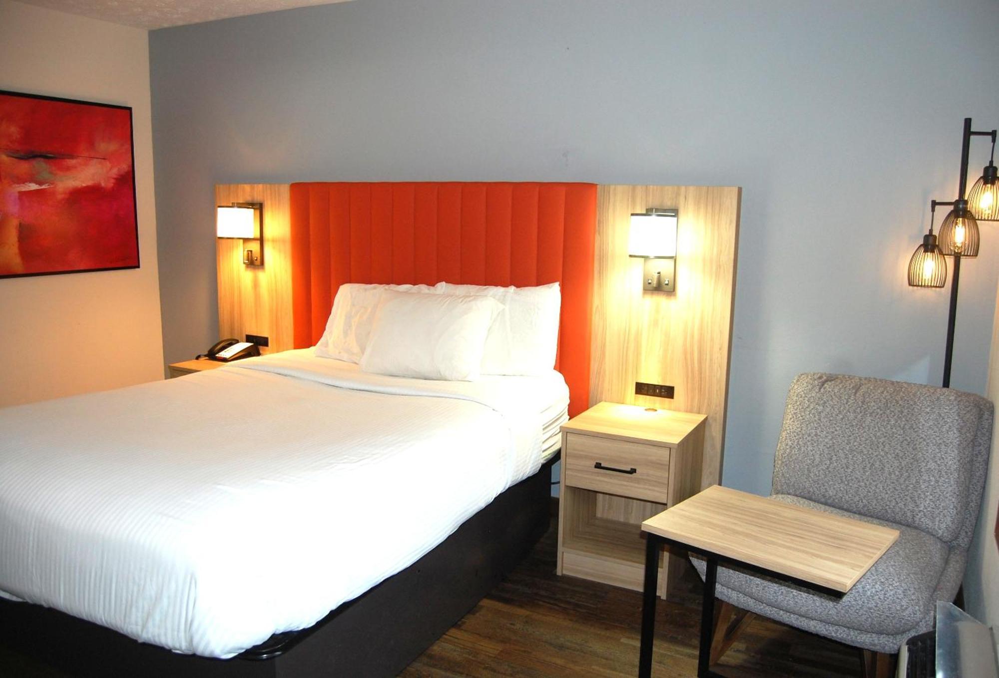 Standard Room One Queen Bed