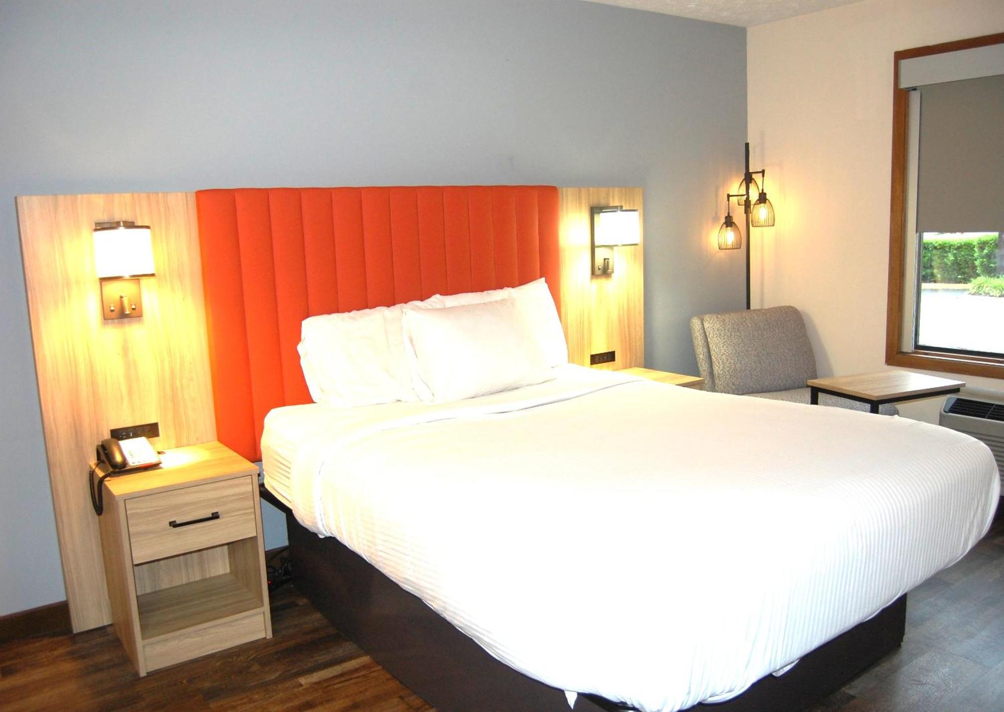 Standard Room One Queen Bed