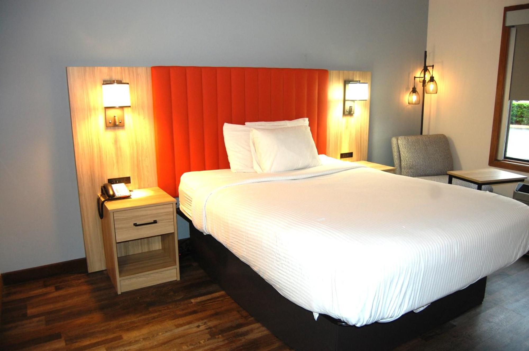 Standard Room One Queen Bed