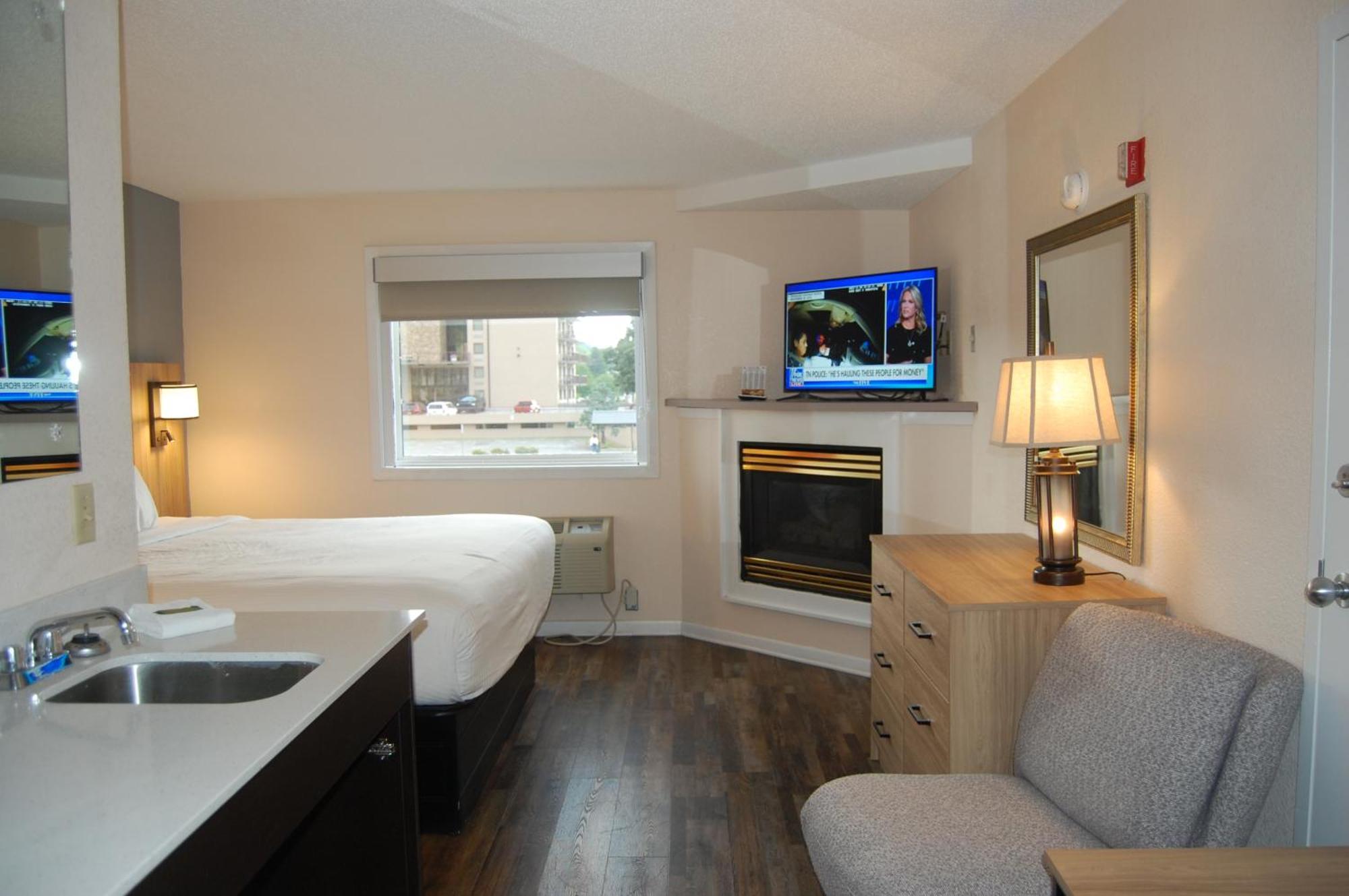 Suite King Bed Fireplace