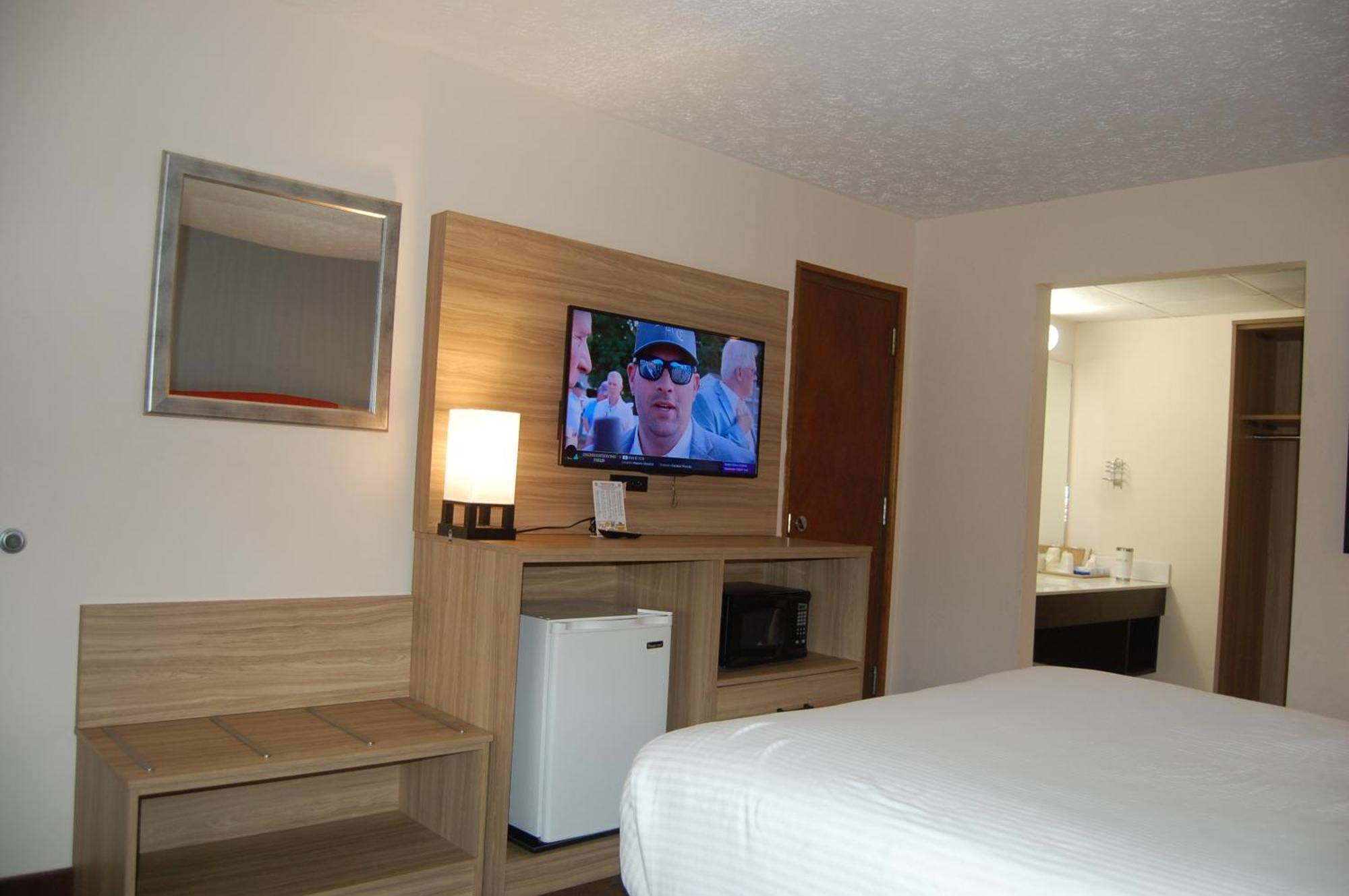 Standard Room One Queen Bed