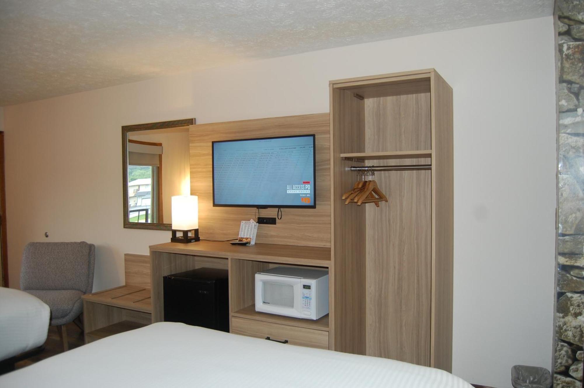 Standard Room Two Queen Beds Balcony