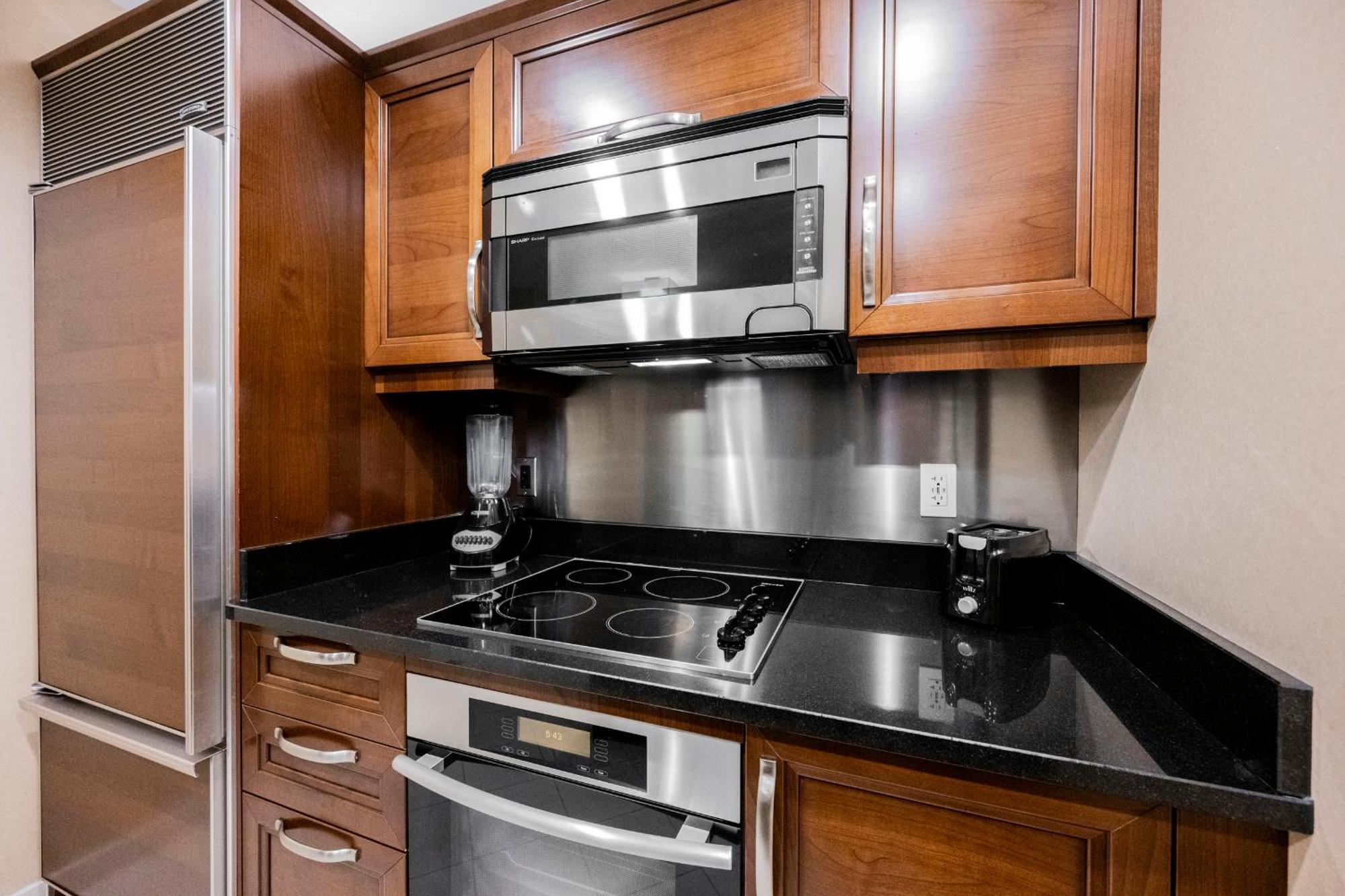 Remodeled Two-Bedroom Strip View & Balcony