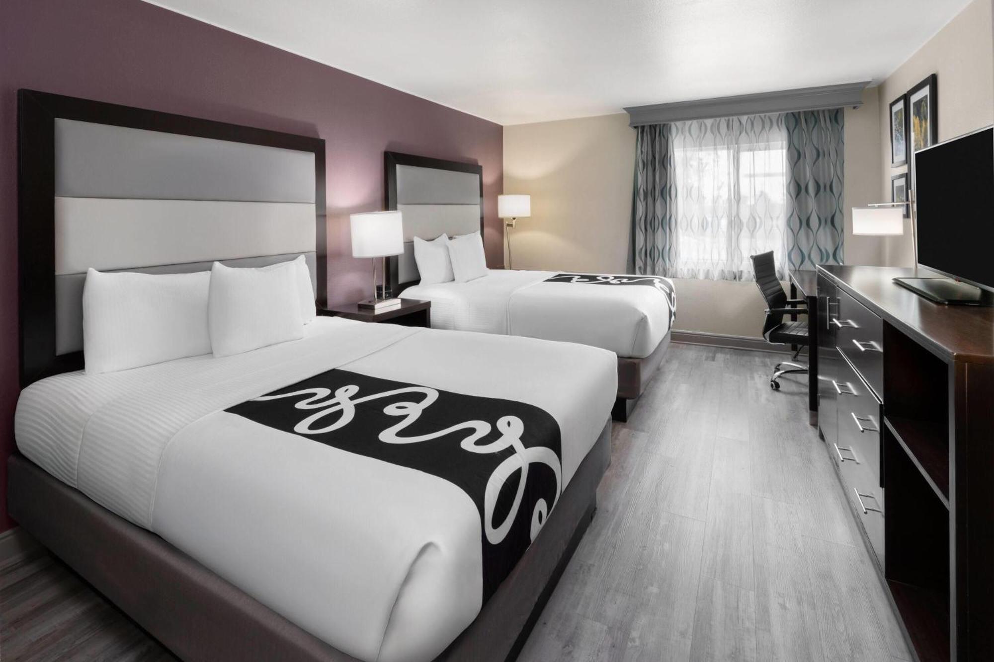 Queen Suite Two Queen Beds Kitchenette Non-Smoking