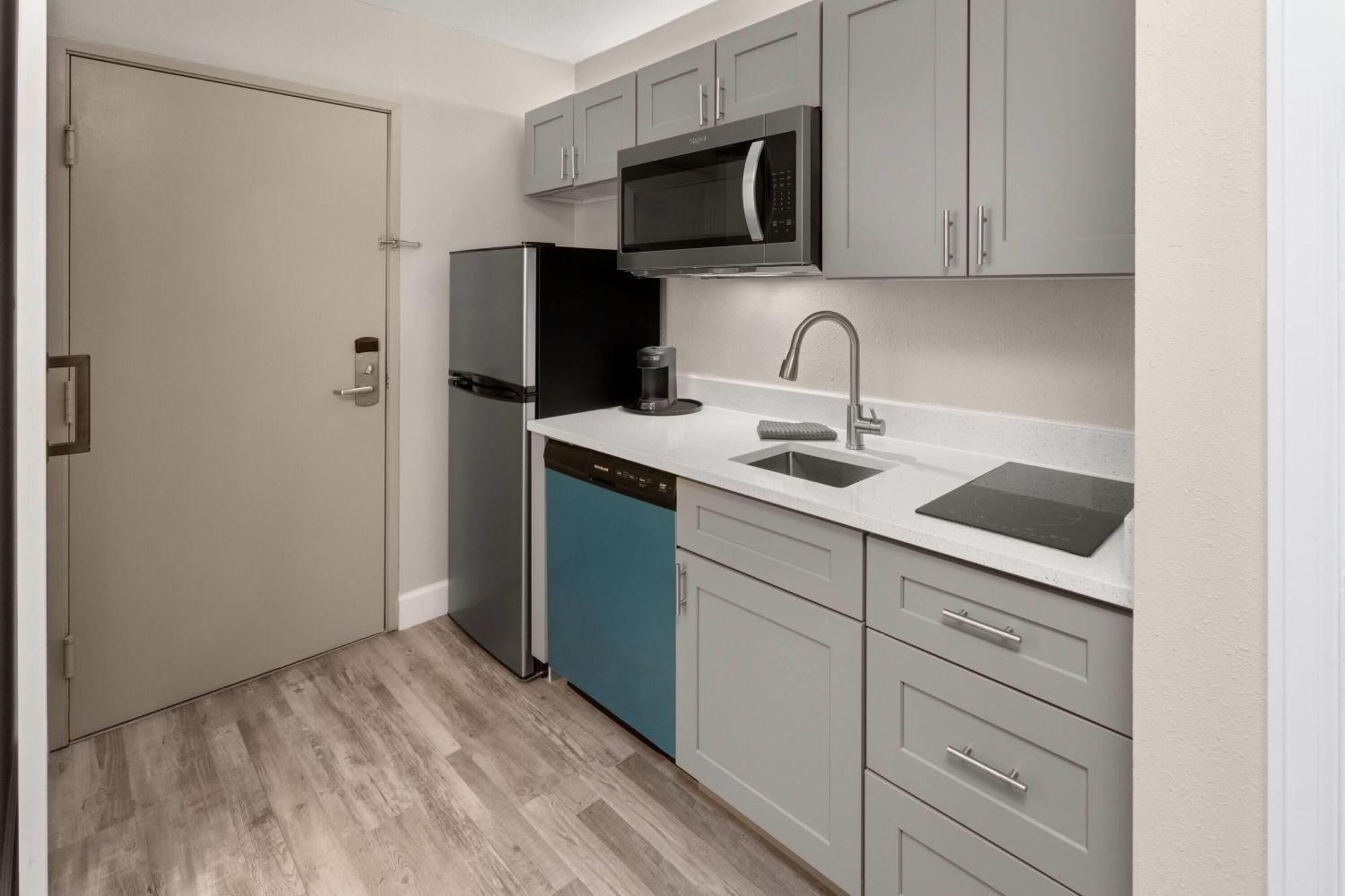 King Suite Kitchenette Non-Smoking