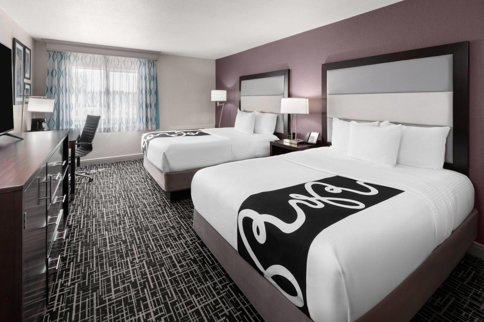 Queen Room Two Queen Beds Non-Smoking