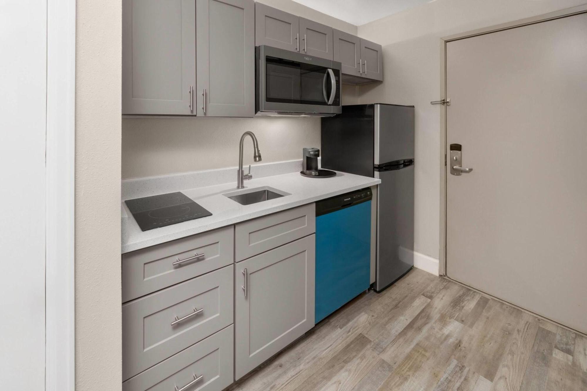 Queen Suite Two Queen Beds Kitchenette Non-Smoking