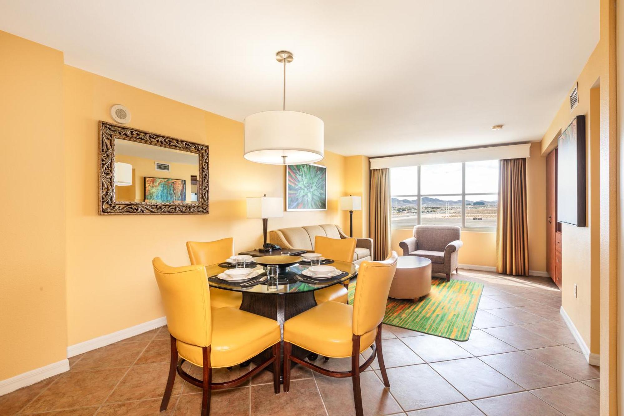 King Suite Pool View