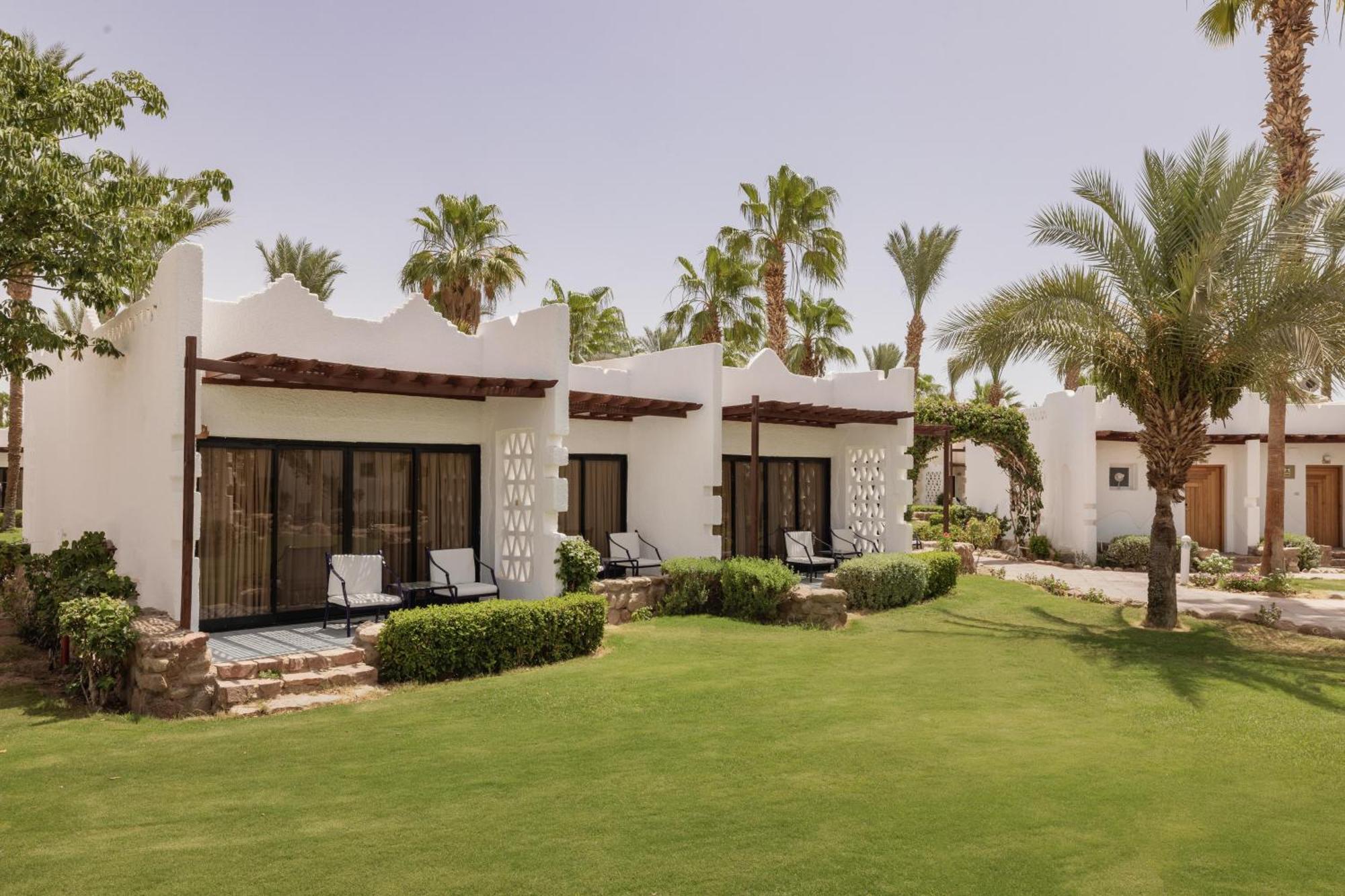 Deluxe, Queen or Twin Bed, Garden View