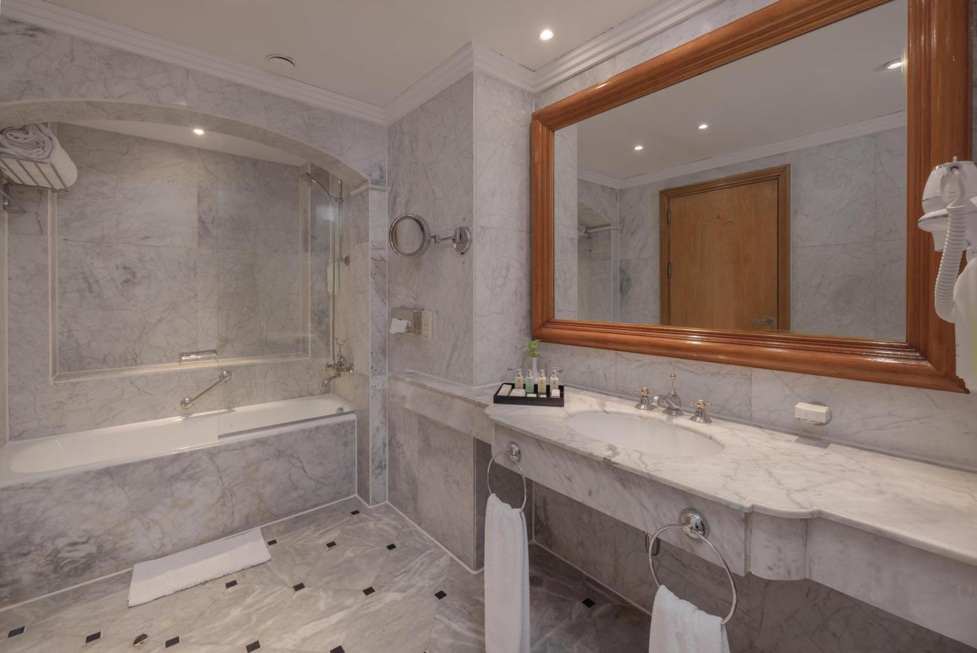 Apartament typu Junior Suite z łóżkiem typu queen-size