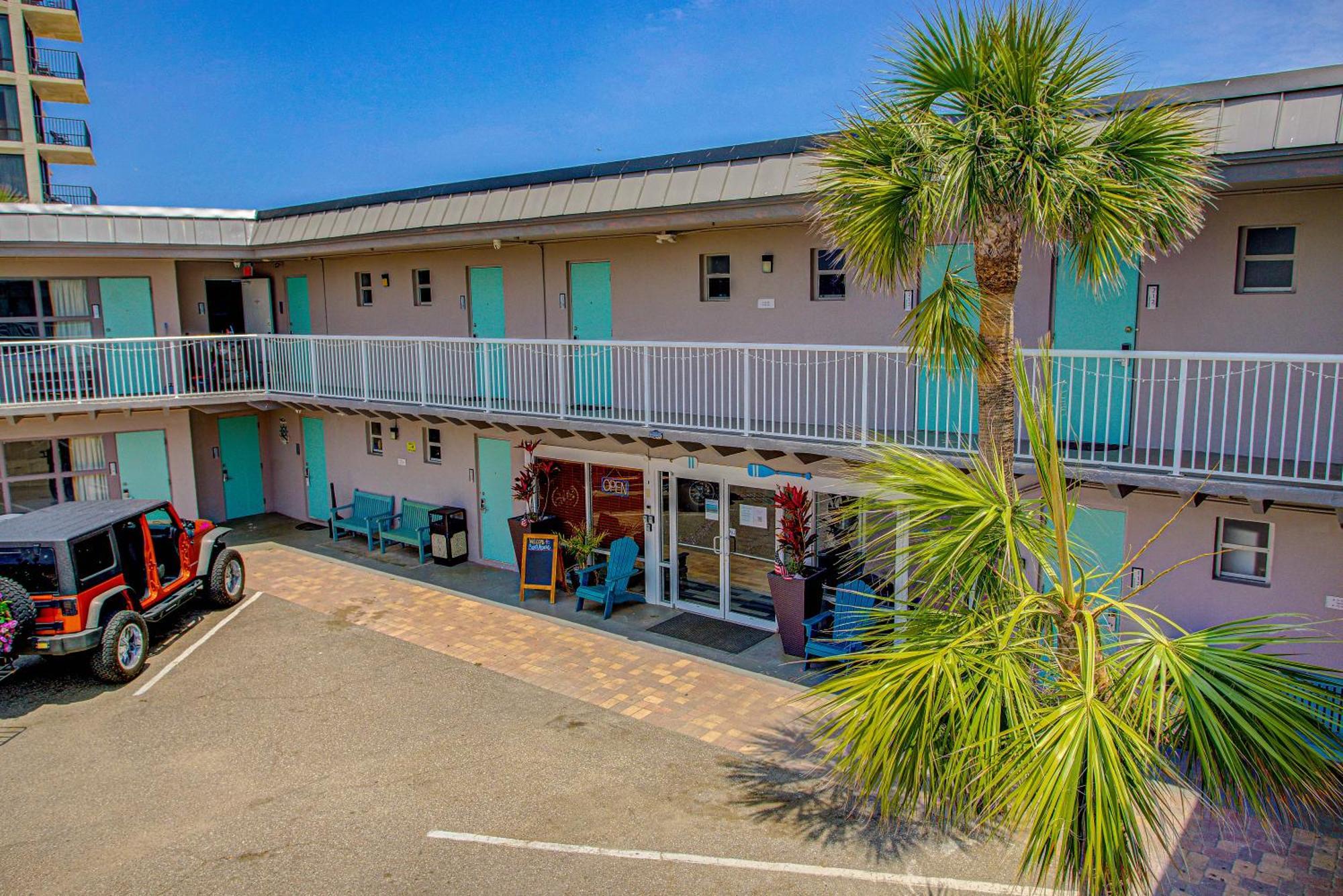 Deluxe Queen Room Patio Sea View
