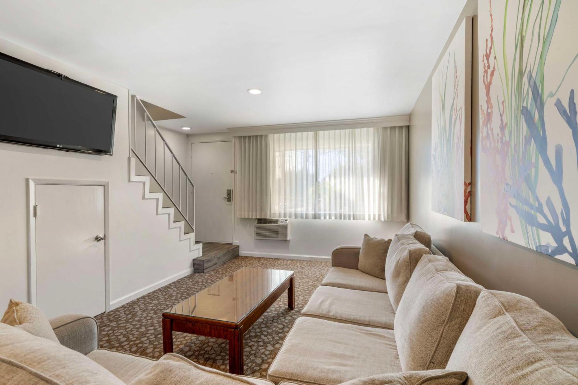 Two-Bedroom Townhouse Non-Smoking