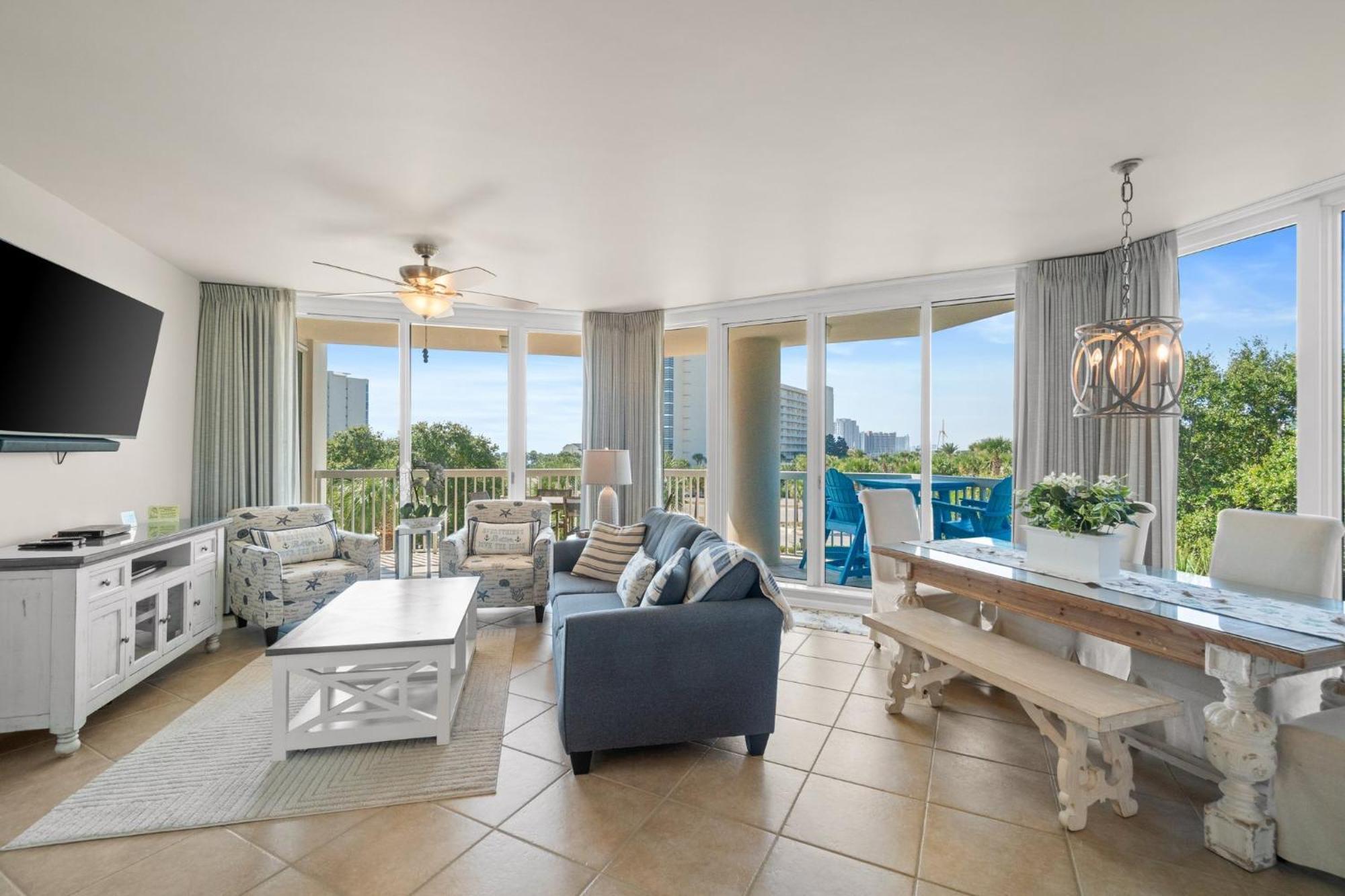Three-Bedroom Apartment Ocean View