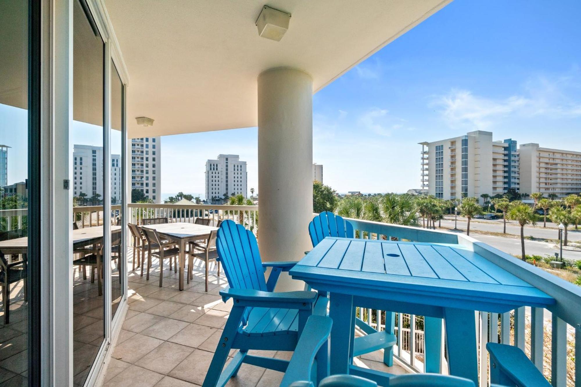 Three-Bedroom Apartment Ocean View