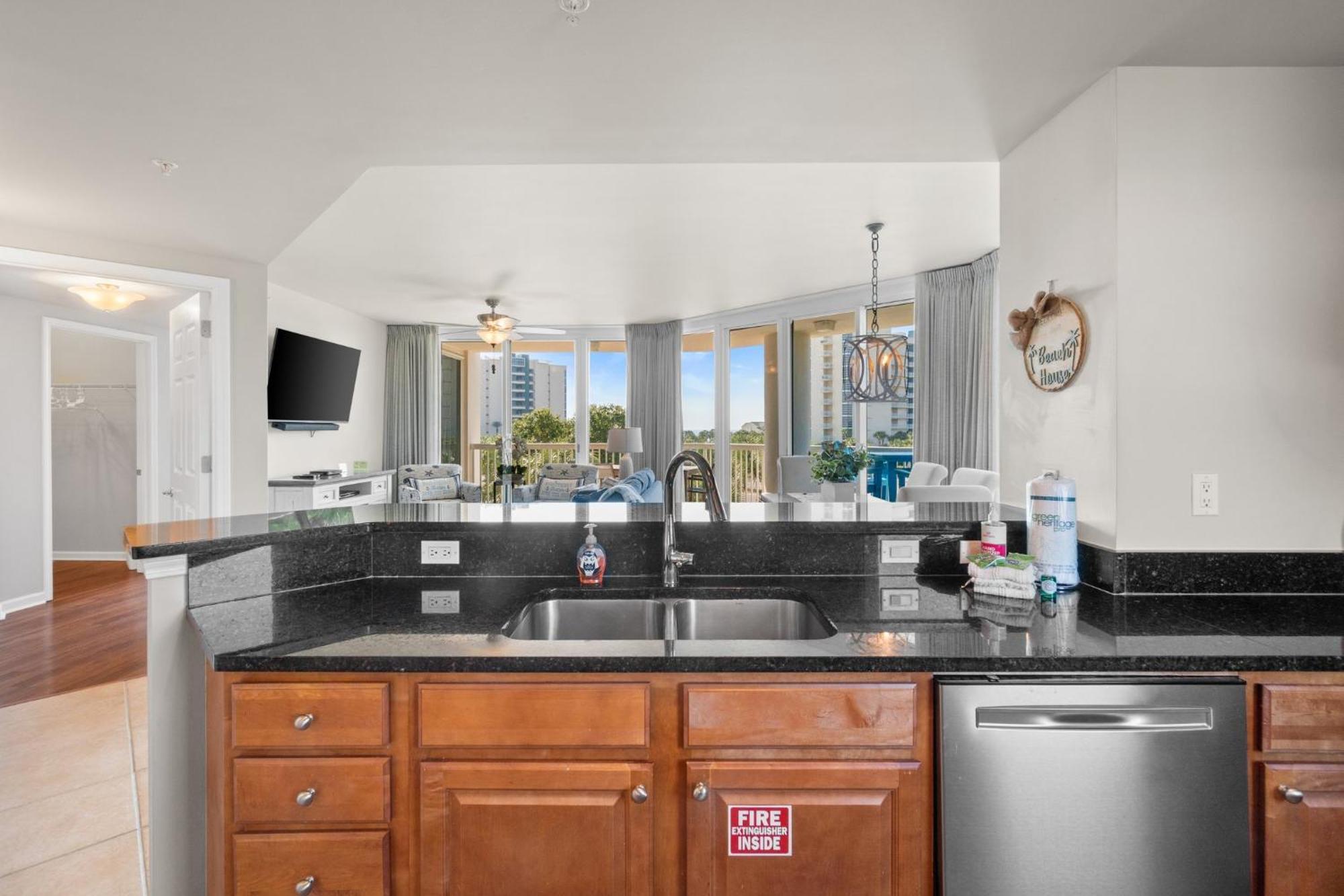 Three-Bedroom Apartment Ocean View