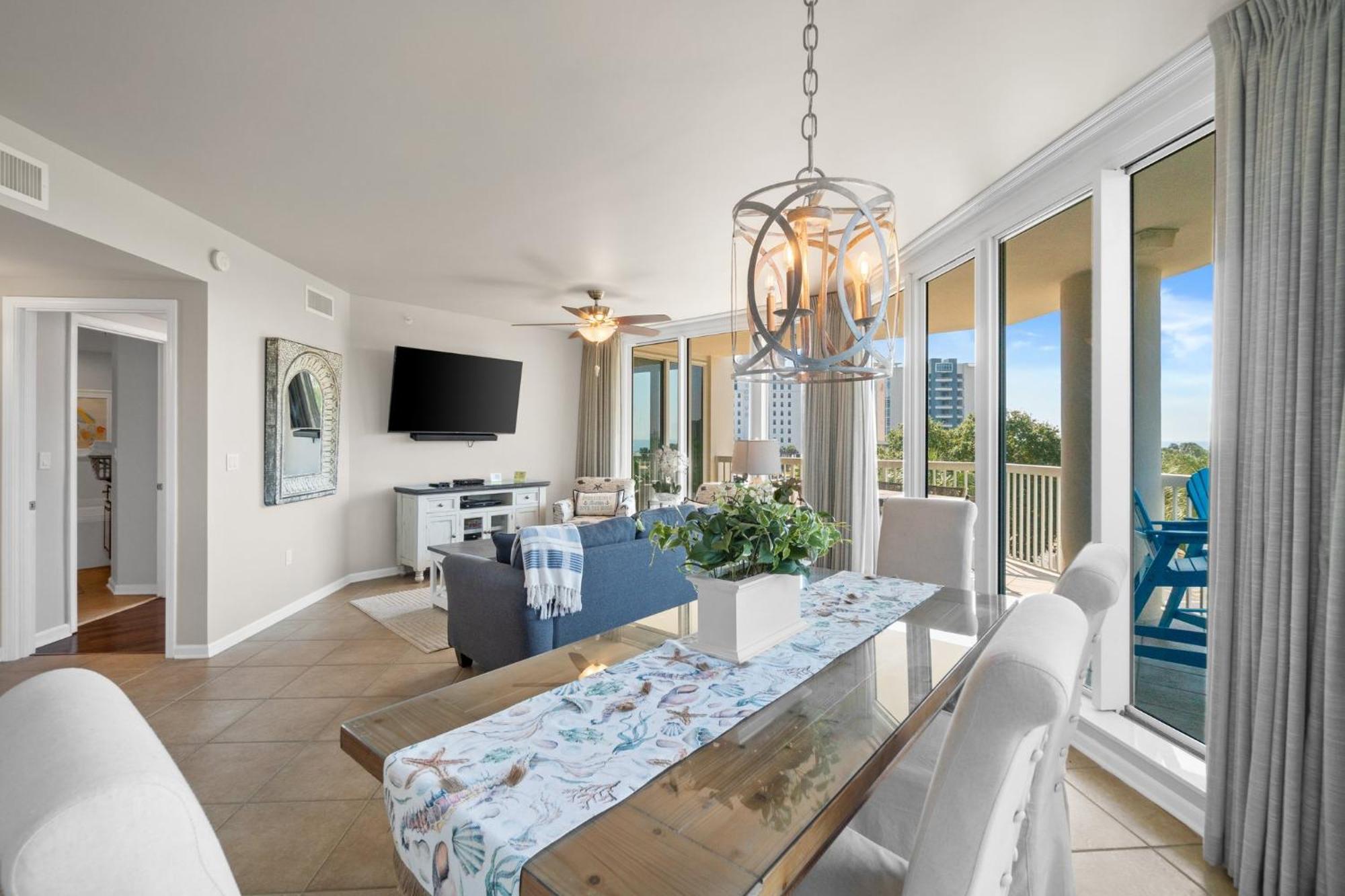 Three-Bedroom Apartment Ocean View