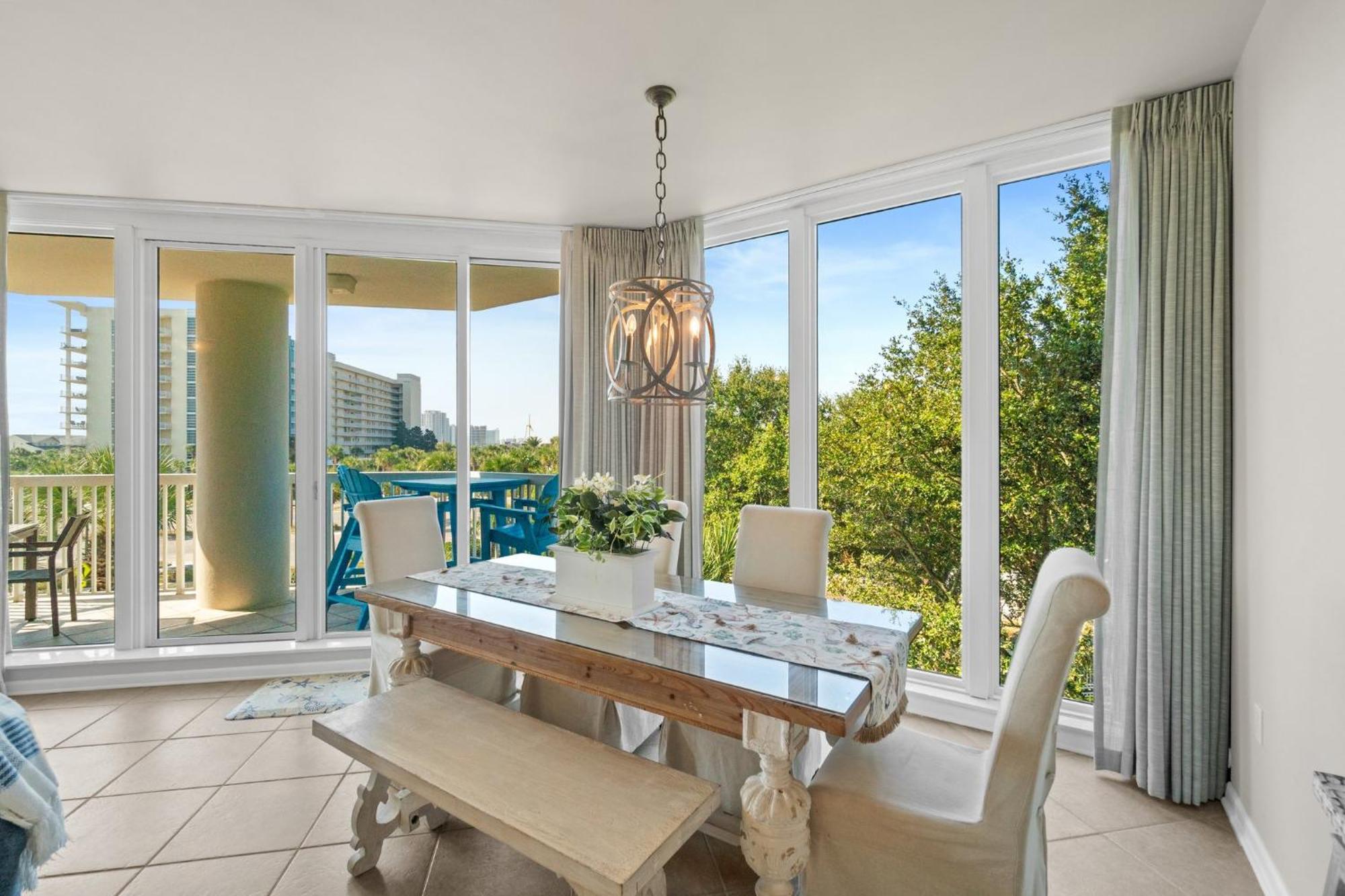 Three-Bedroom Apartment Ocean View