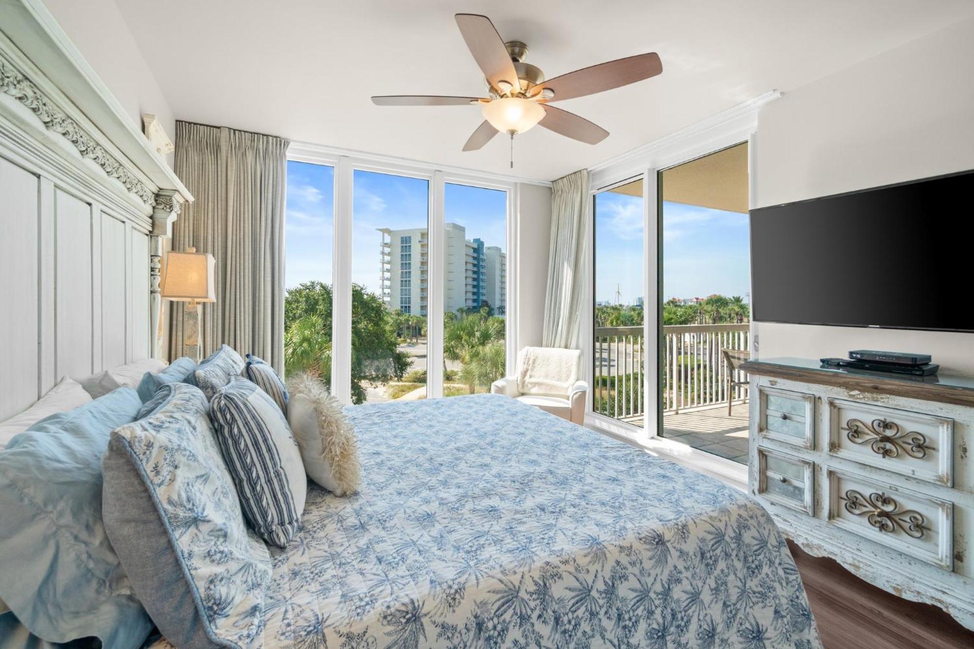 Three-Bedroom Apartment Ocean View
