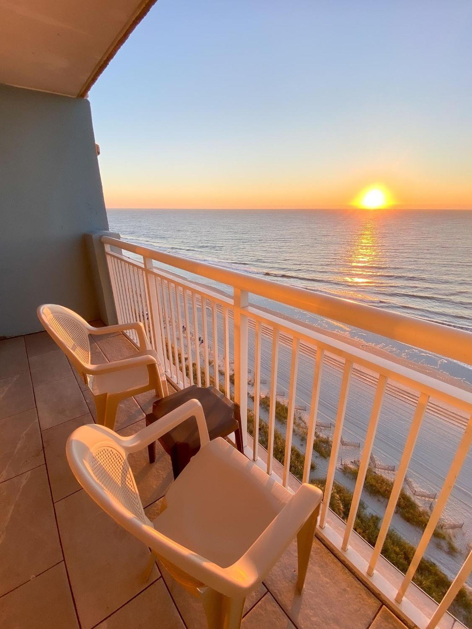 One-Bedroom Apartment Sea View Balcony