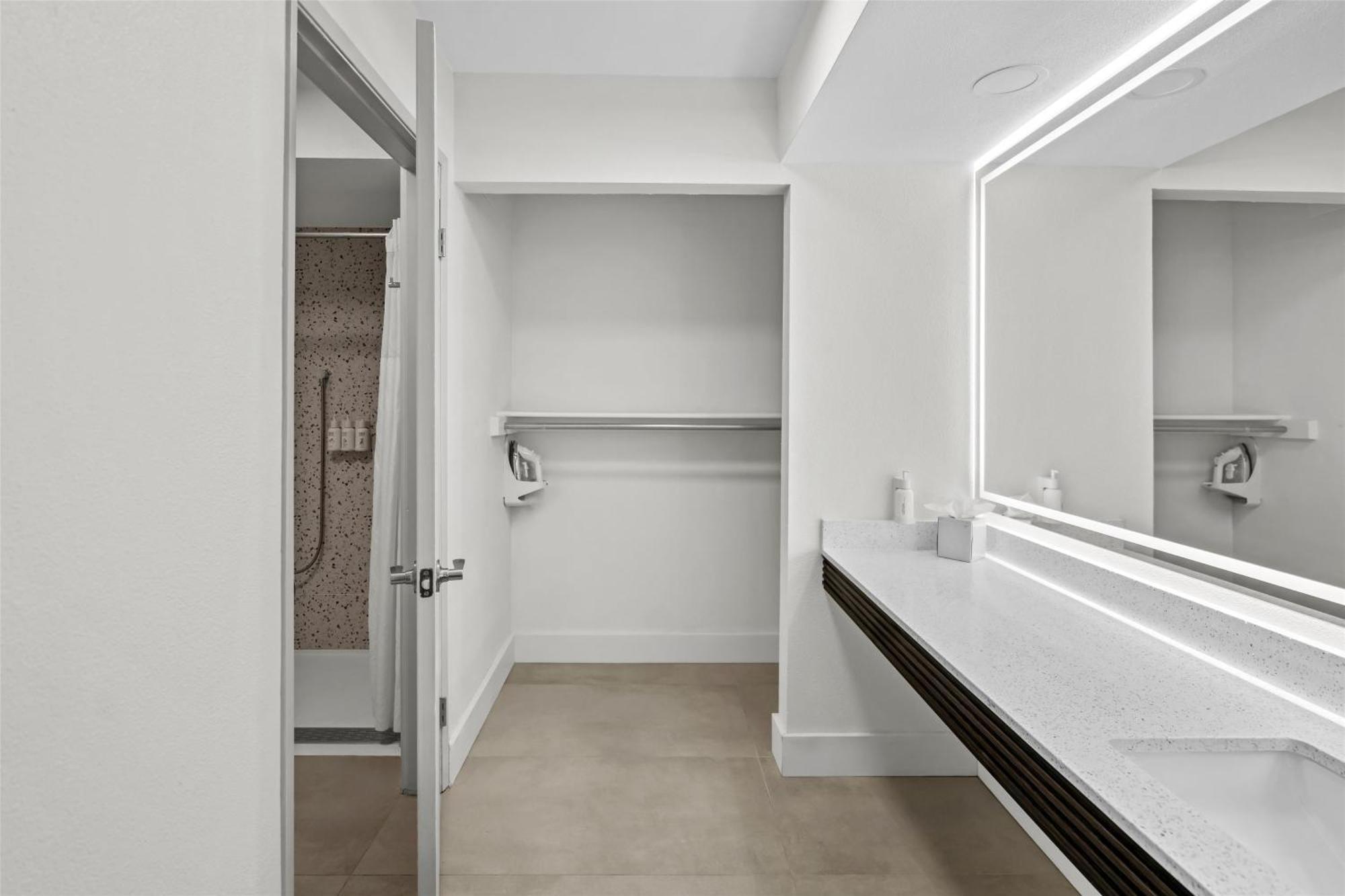 King Room Roll Shower Disability Access