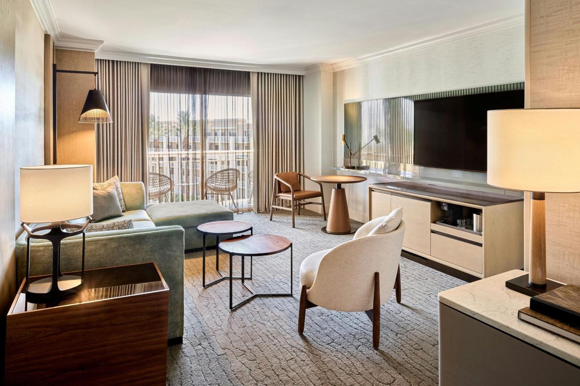 1 Bedroom Executive Suite 1 King Sofa bed Balcony