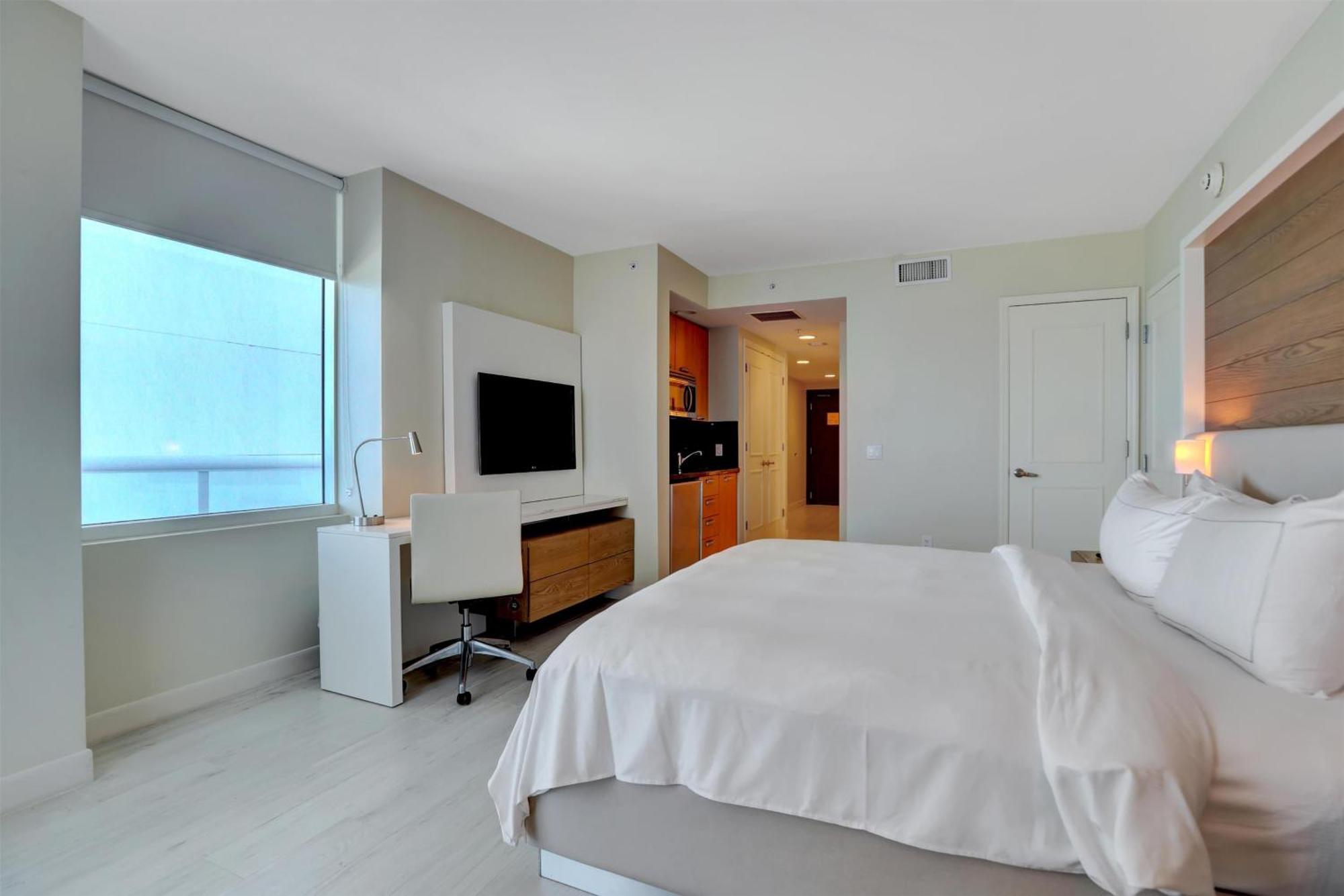 Junior King Suite Ocean View Hearing Accessible