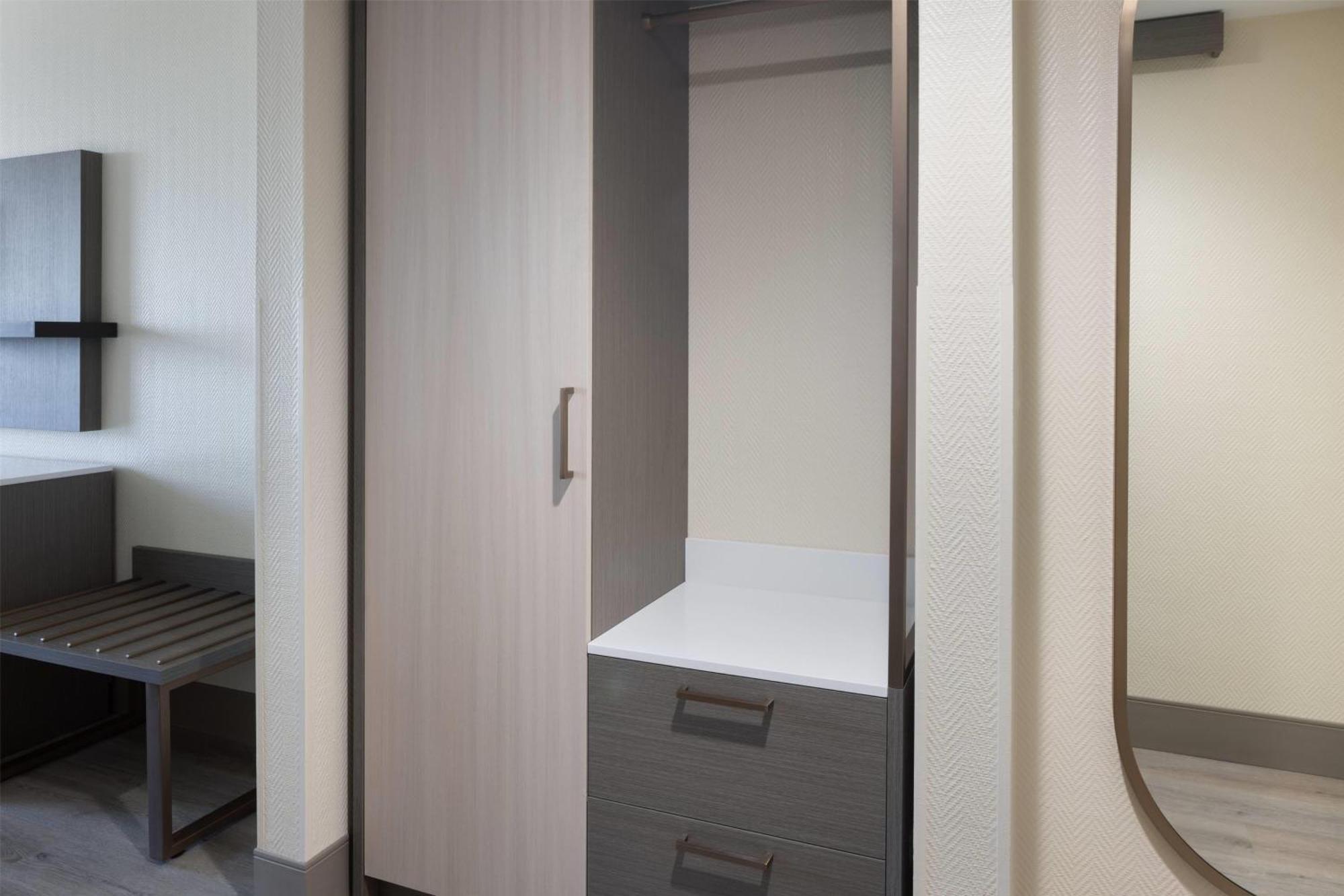 Deluxe Queen Room Two Queen Beds Lake View Lower Floors or Non-Smoking