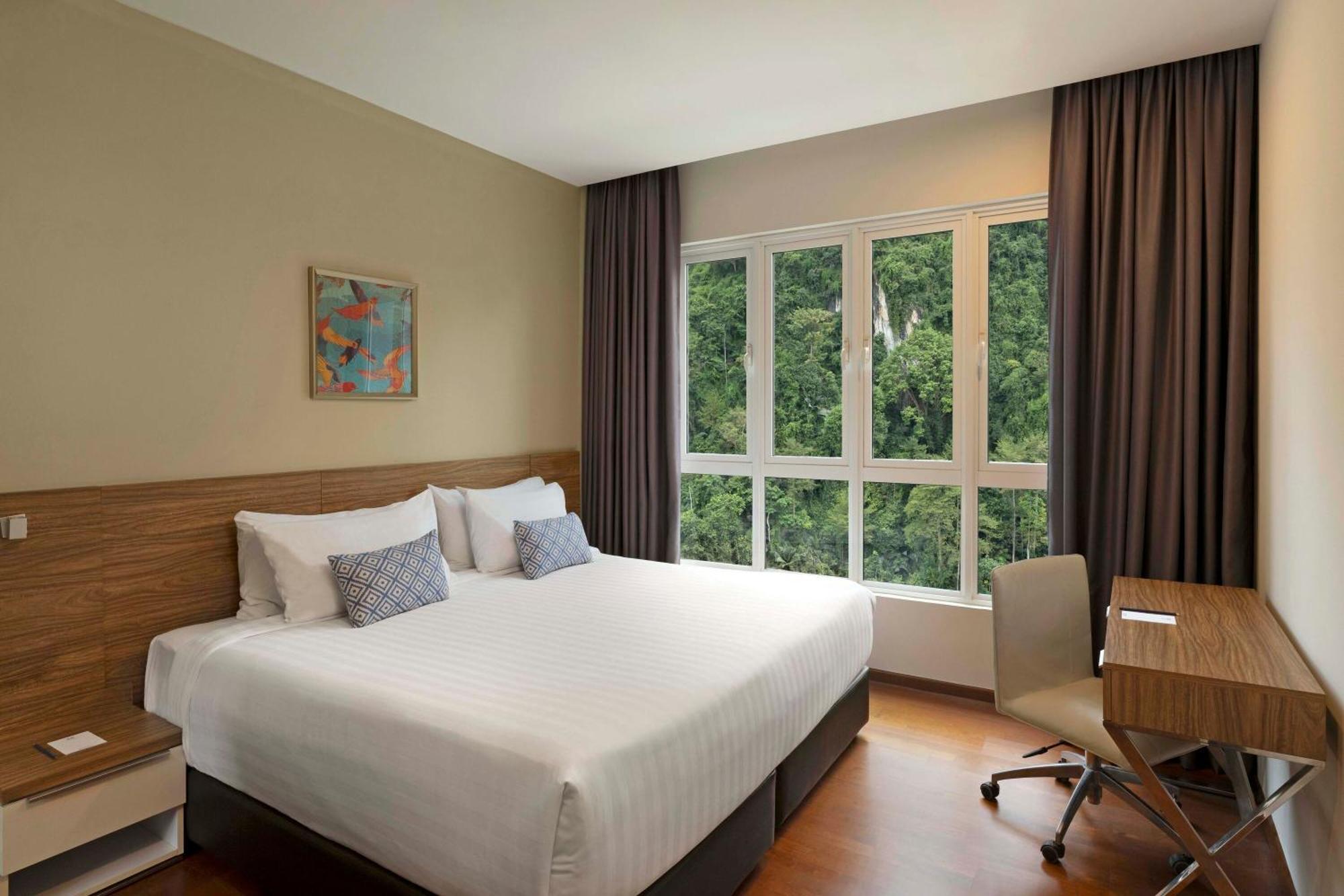 3 Bedroom Executive Suite Lakeview