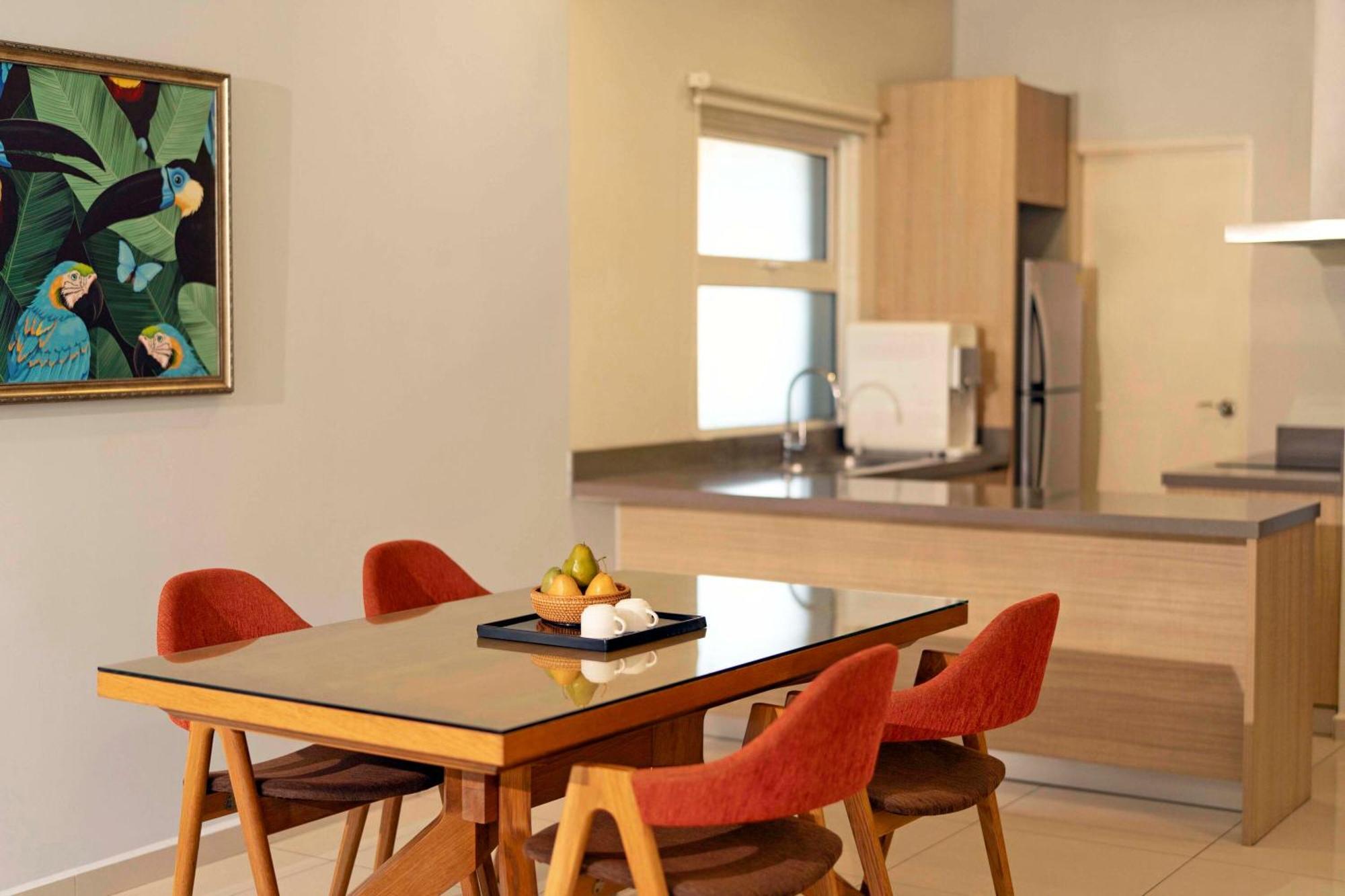 3 Bedroom Deluxe Suite Lakeview