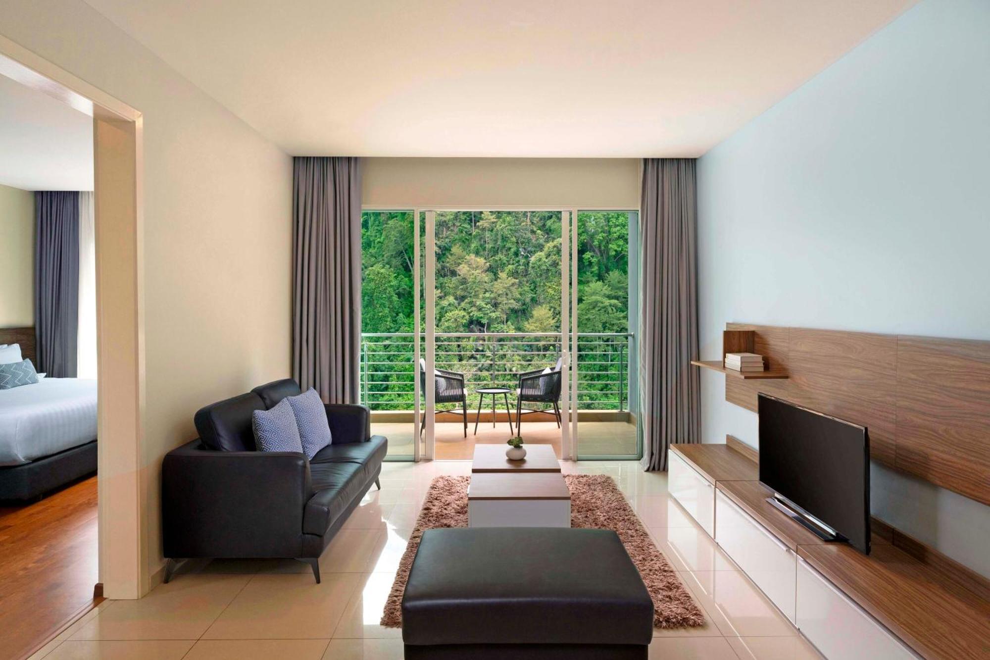 3 Bedroom Deluxe Suite Lakeview