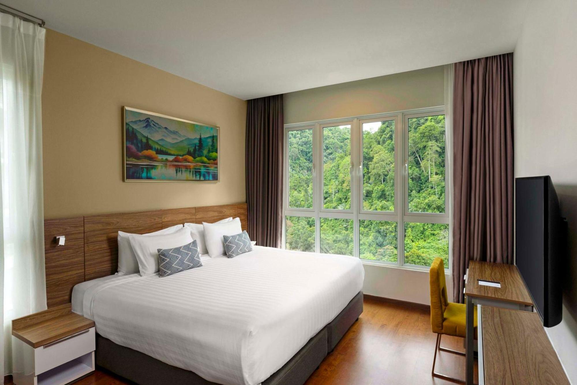 3 Bedroom Deluxe Suite Lakeview