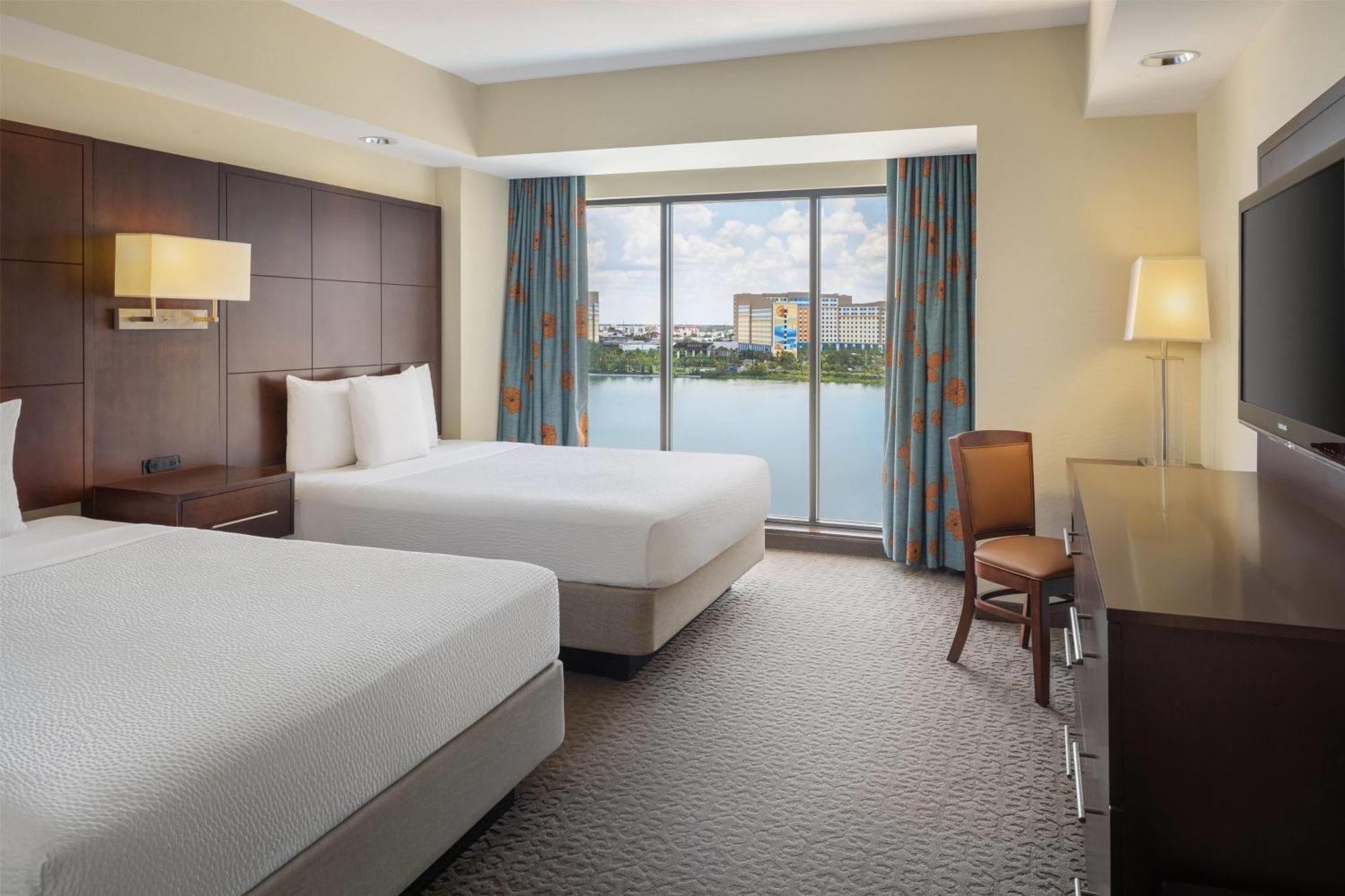 Luxury One Bedroom Suites 2 Queen Beds Lake View NO RESORT FEE