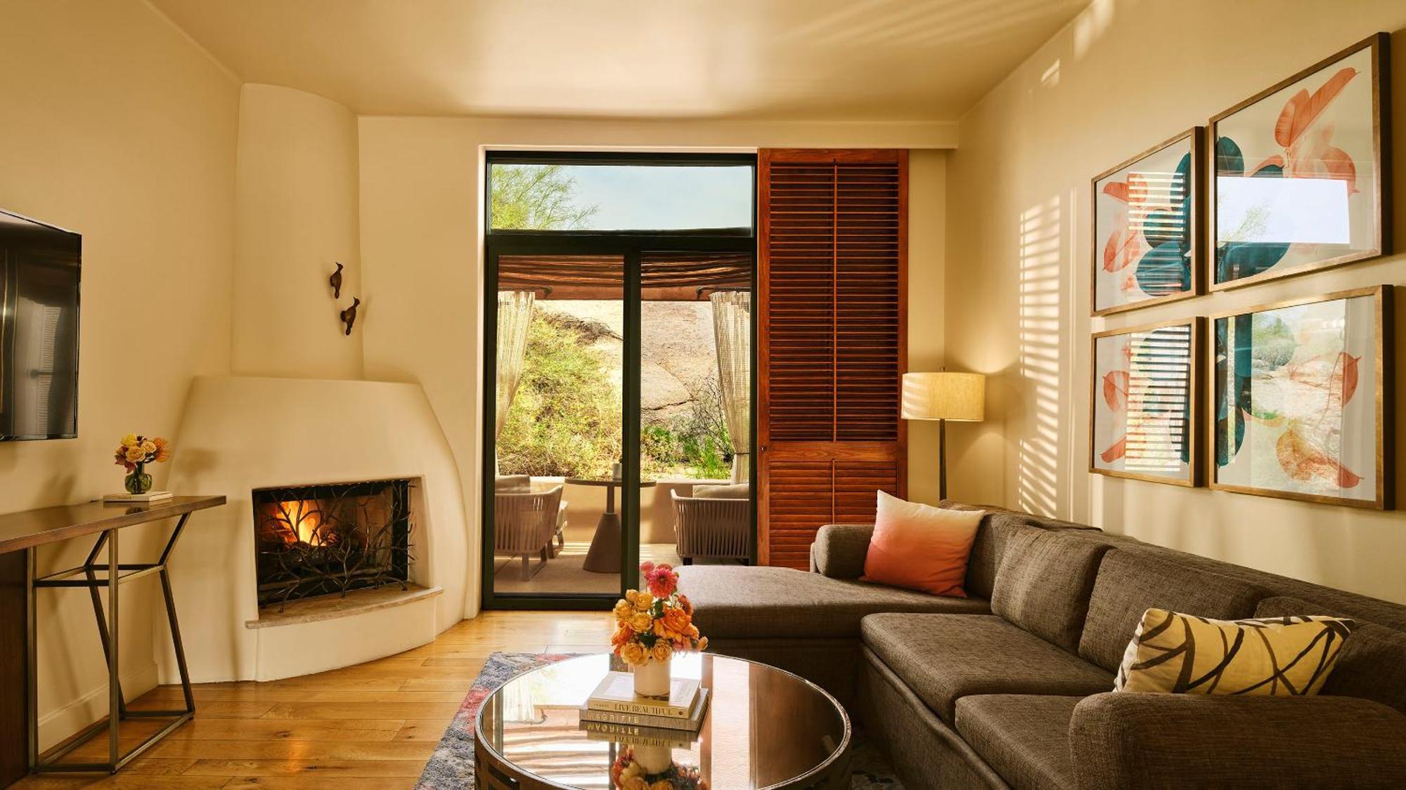 Desert Garden Suite king bed