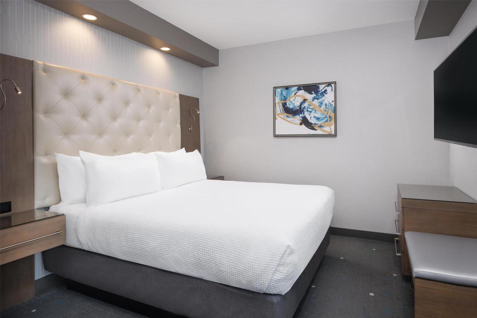 King Suite Sofa Bed Shower Only