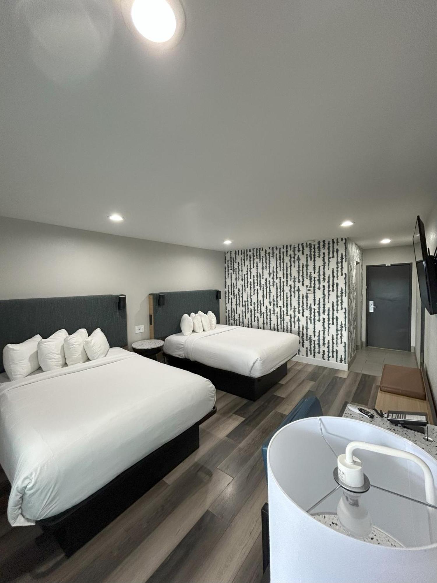 Queen Room Two Queen Beds Non-Smoking