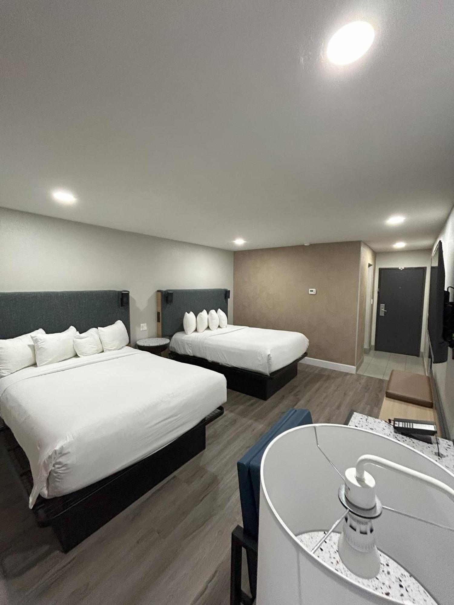 Queen Room Two Queen Beds Non-Smoking