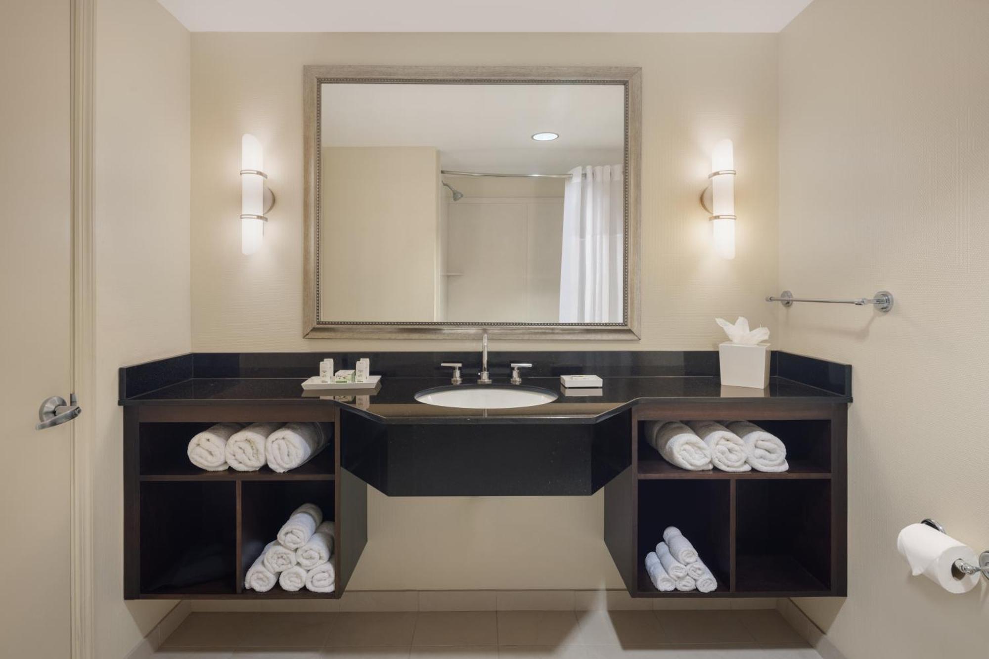 Club Level One-Bedroom Suite Two Queen Beds City View No Resort Fee