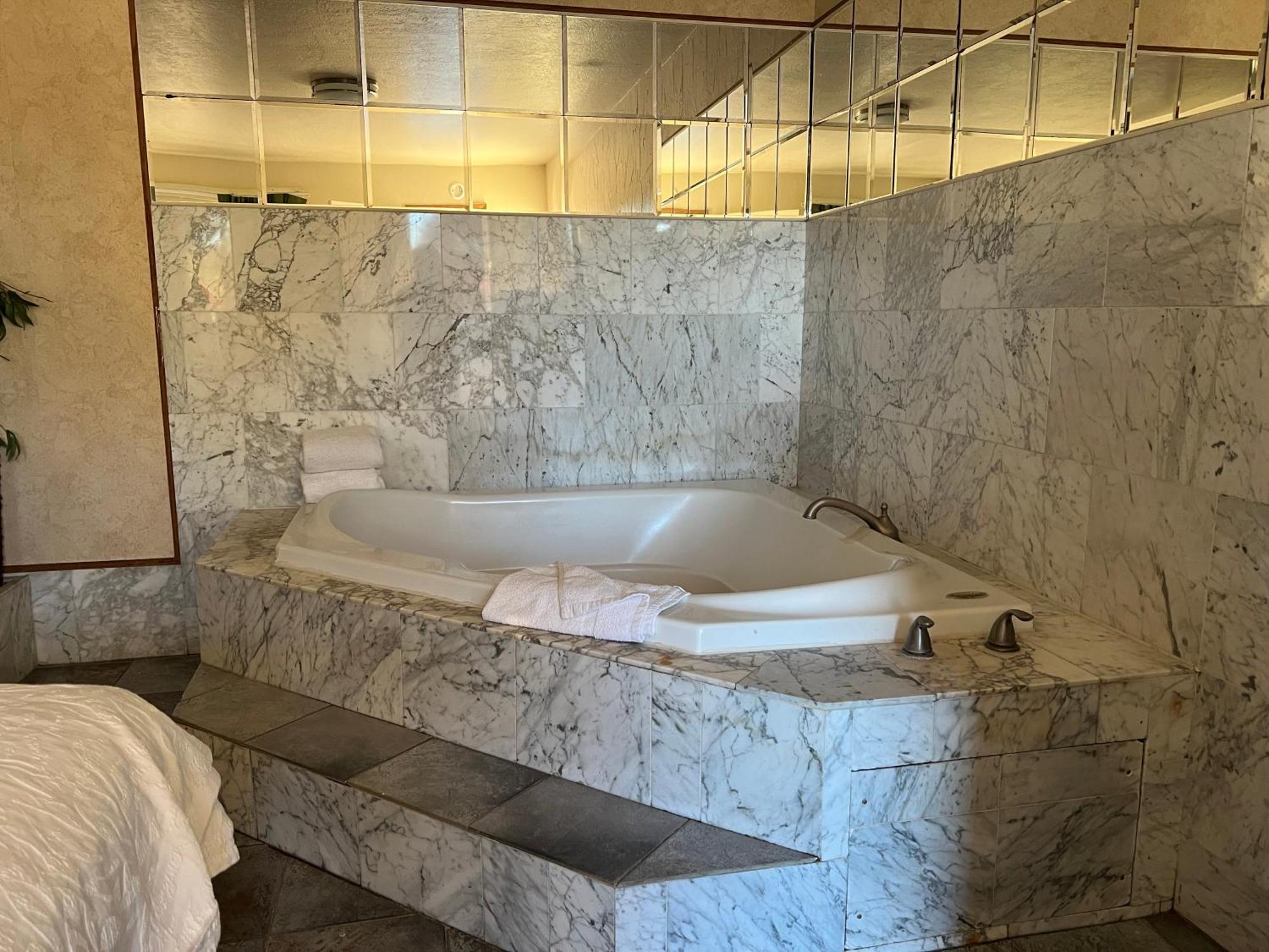 King Suite Spa Bath