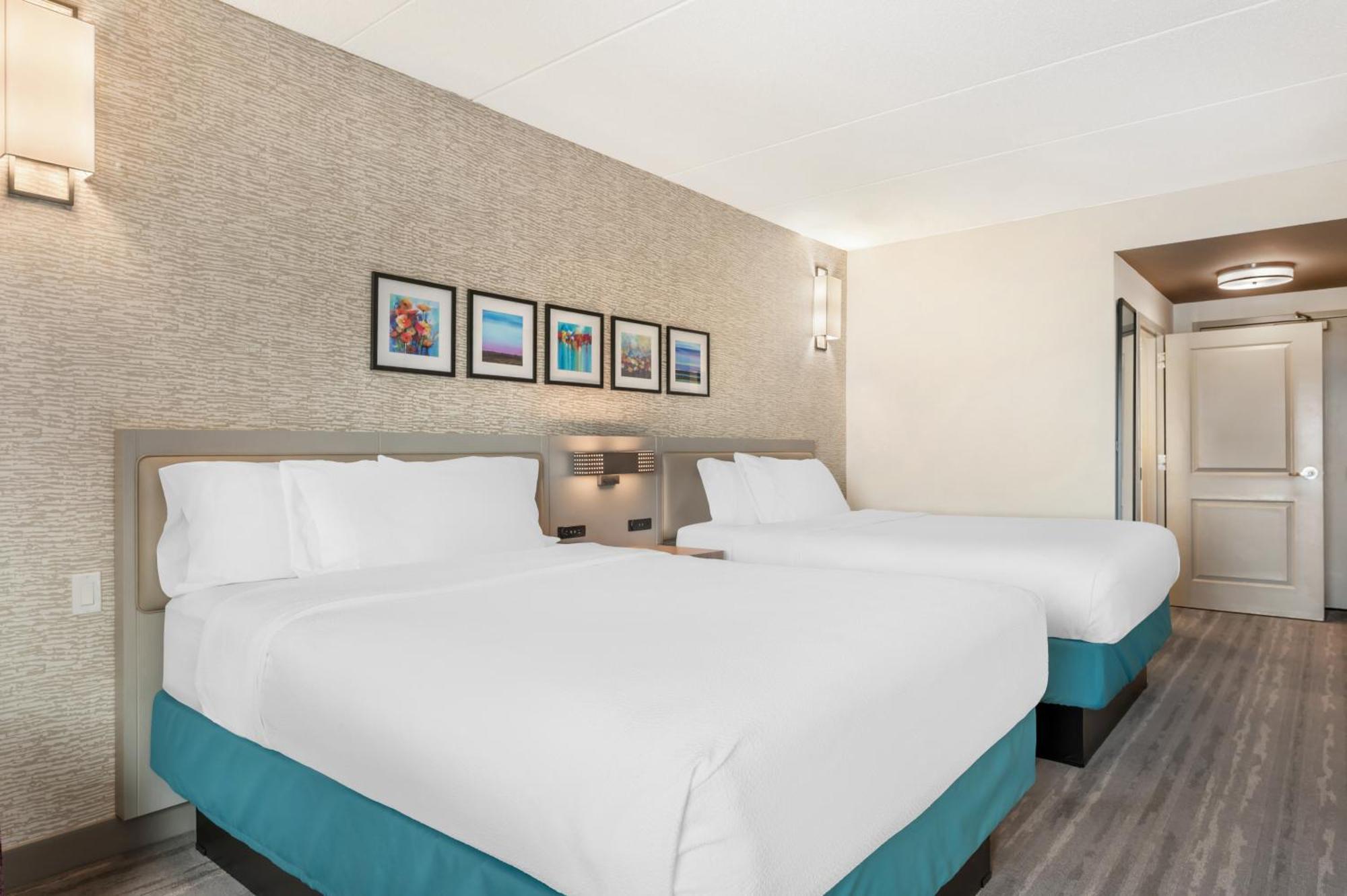 Queen Room Two Queen Beds Hearing Access