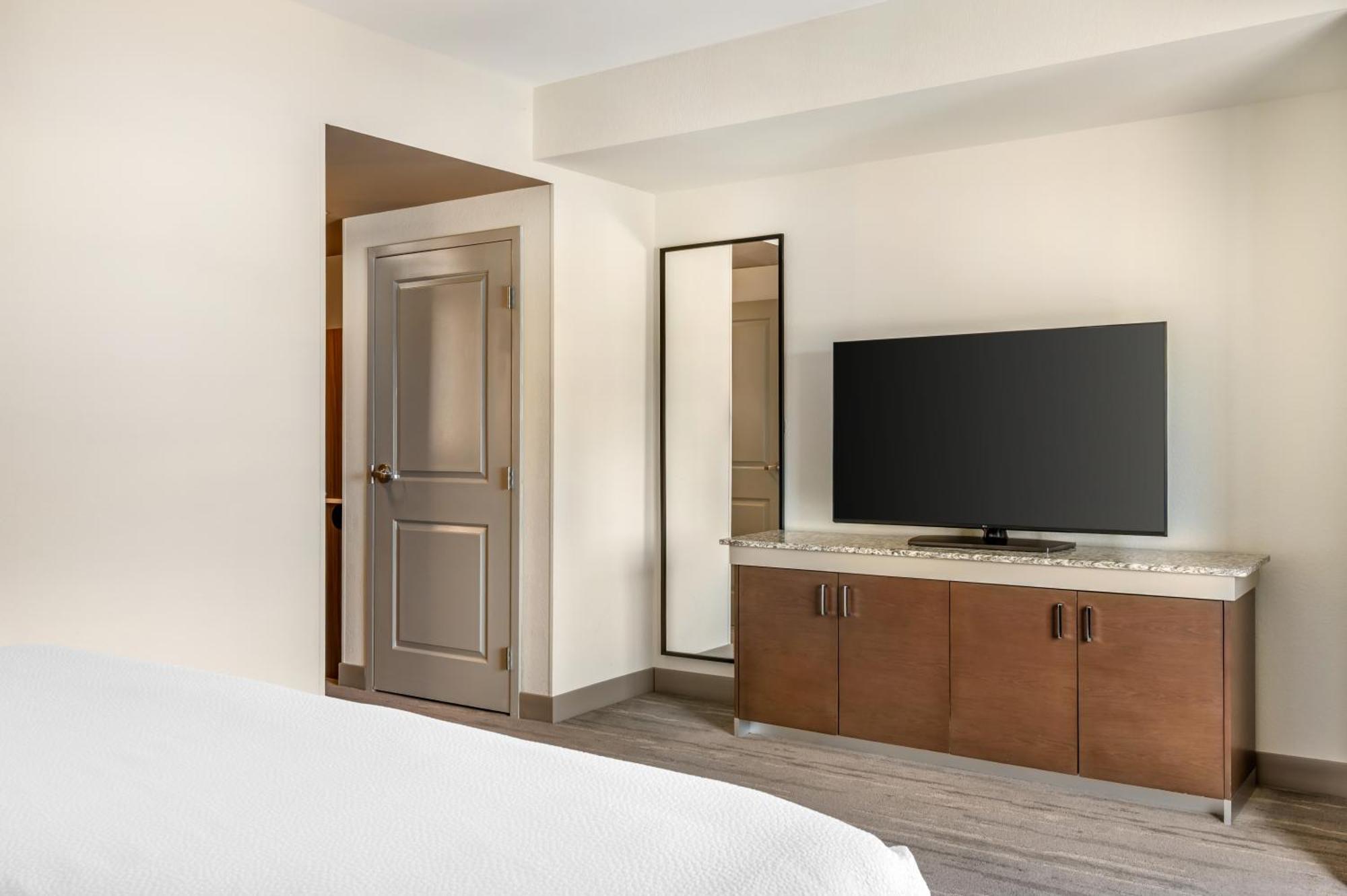 One Bedroom King Suite Spa Bath Sofa Bed