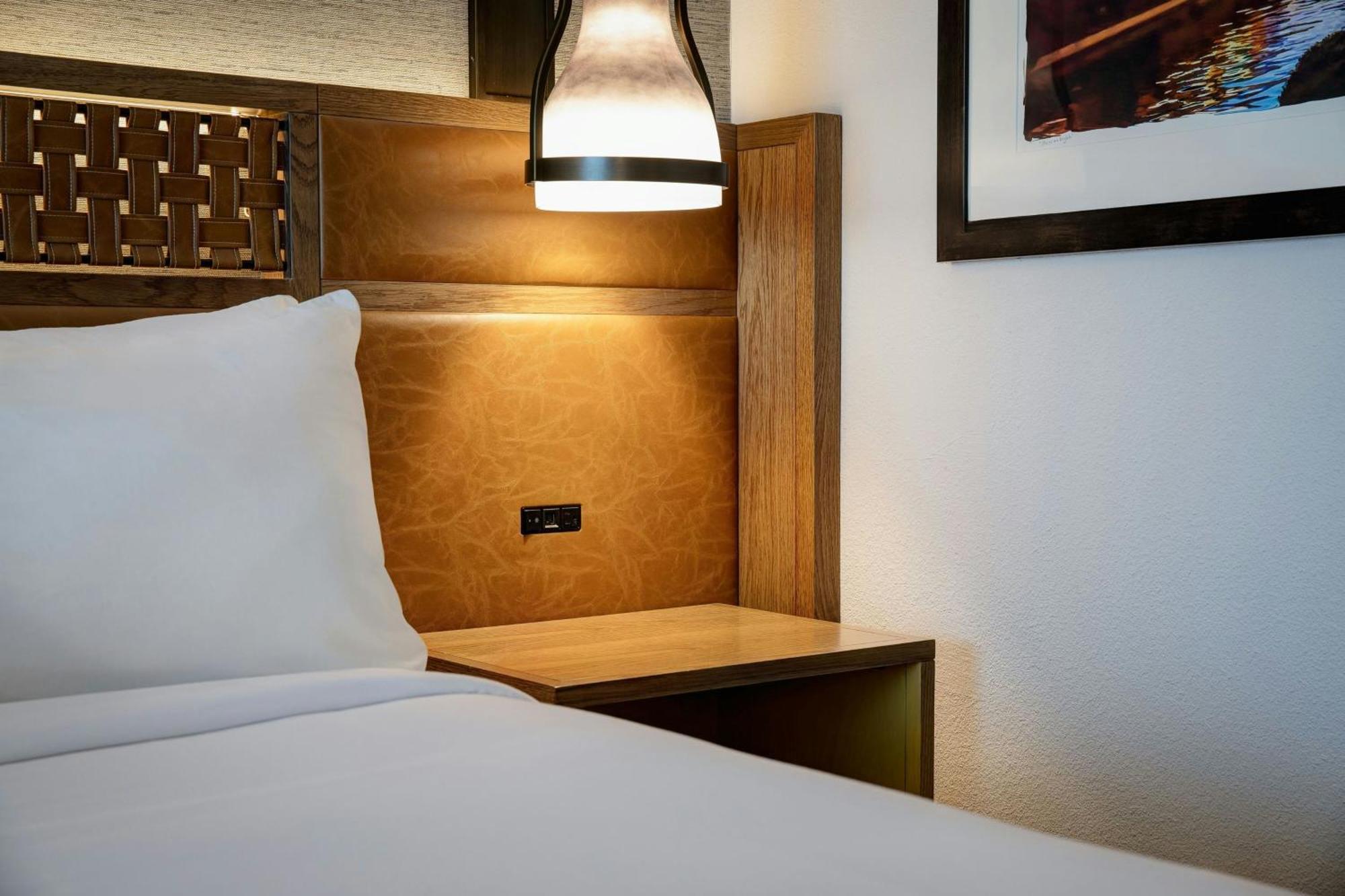 Standard King Room Mobility or Hearing Accessible Transfer Shower