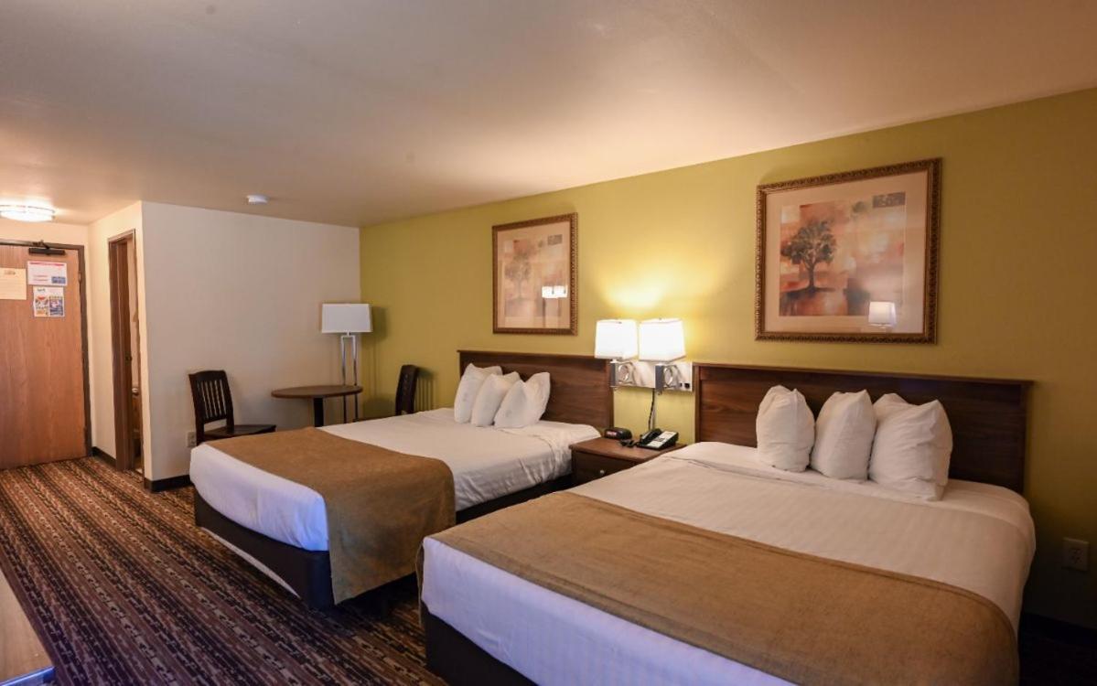 2 Queen Beds