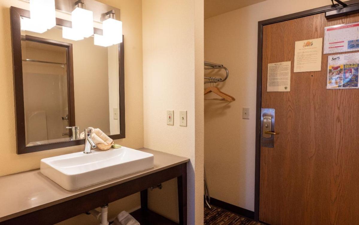 2 Queen Beds Lakeview