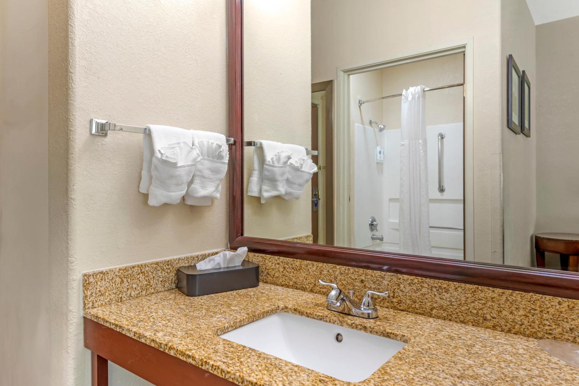 Queen Suite Mountain View Non Smoking