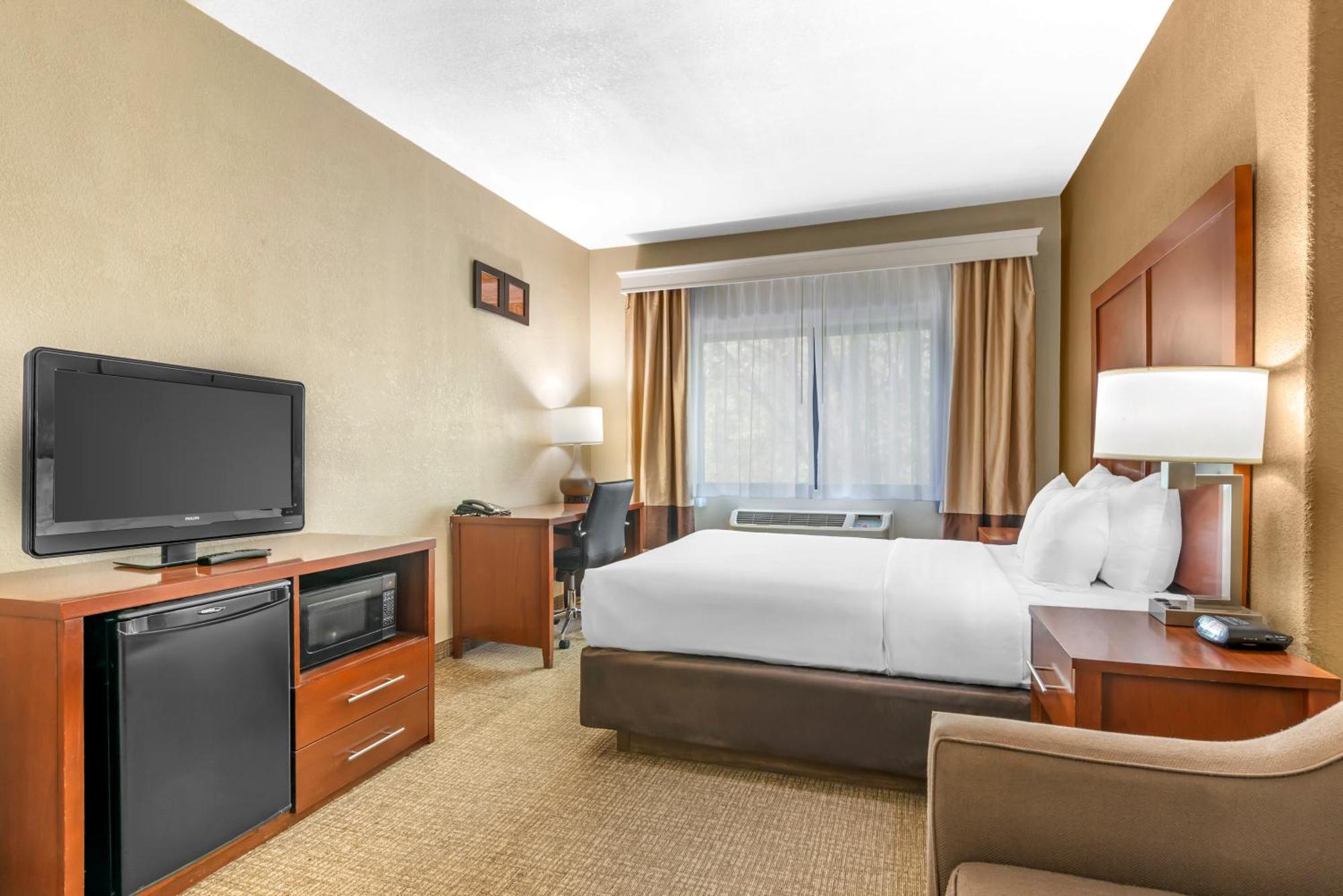 Queen Suite Mountain View Non Smoking