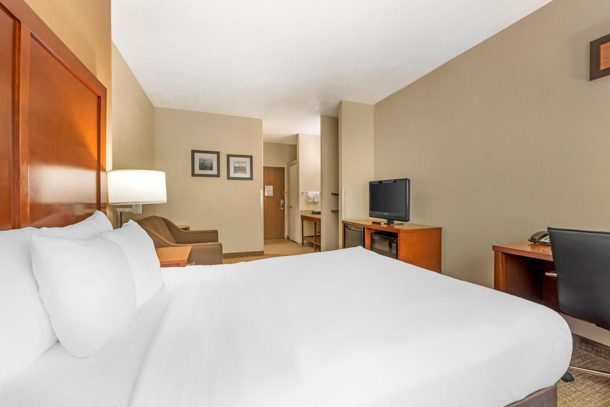 Queen Suite Mountain View Non Smoking
