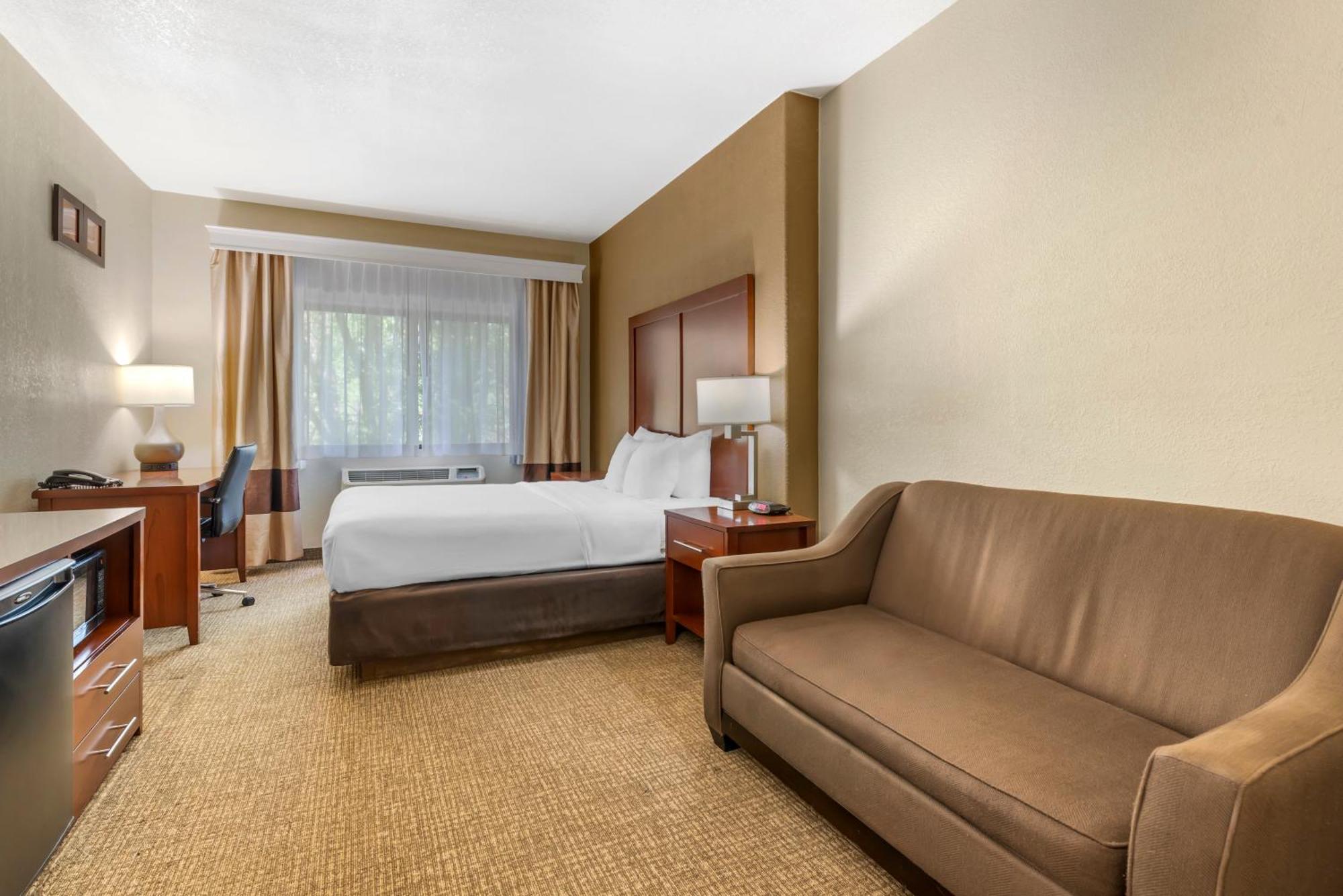 Queen Suite Mountain View Non Smoking