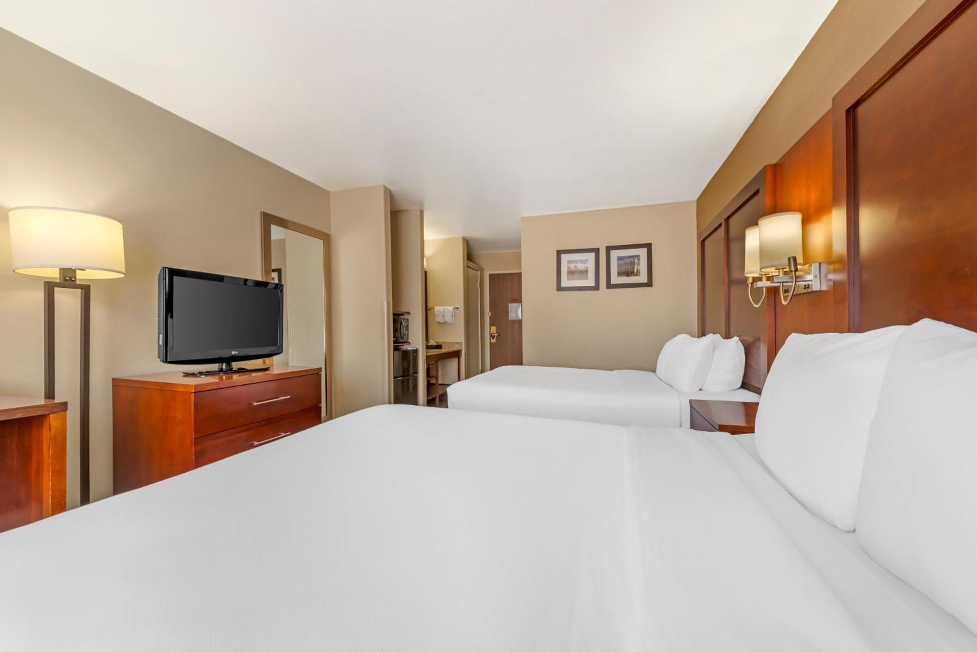 Queen Room Two Queen Beds Non-Smoking or Pet Friendly